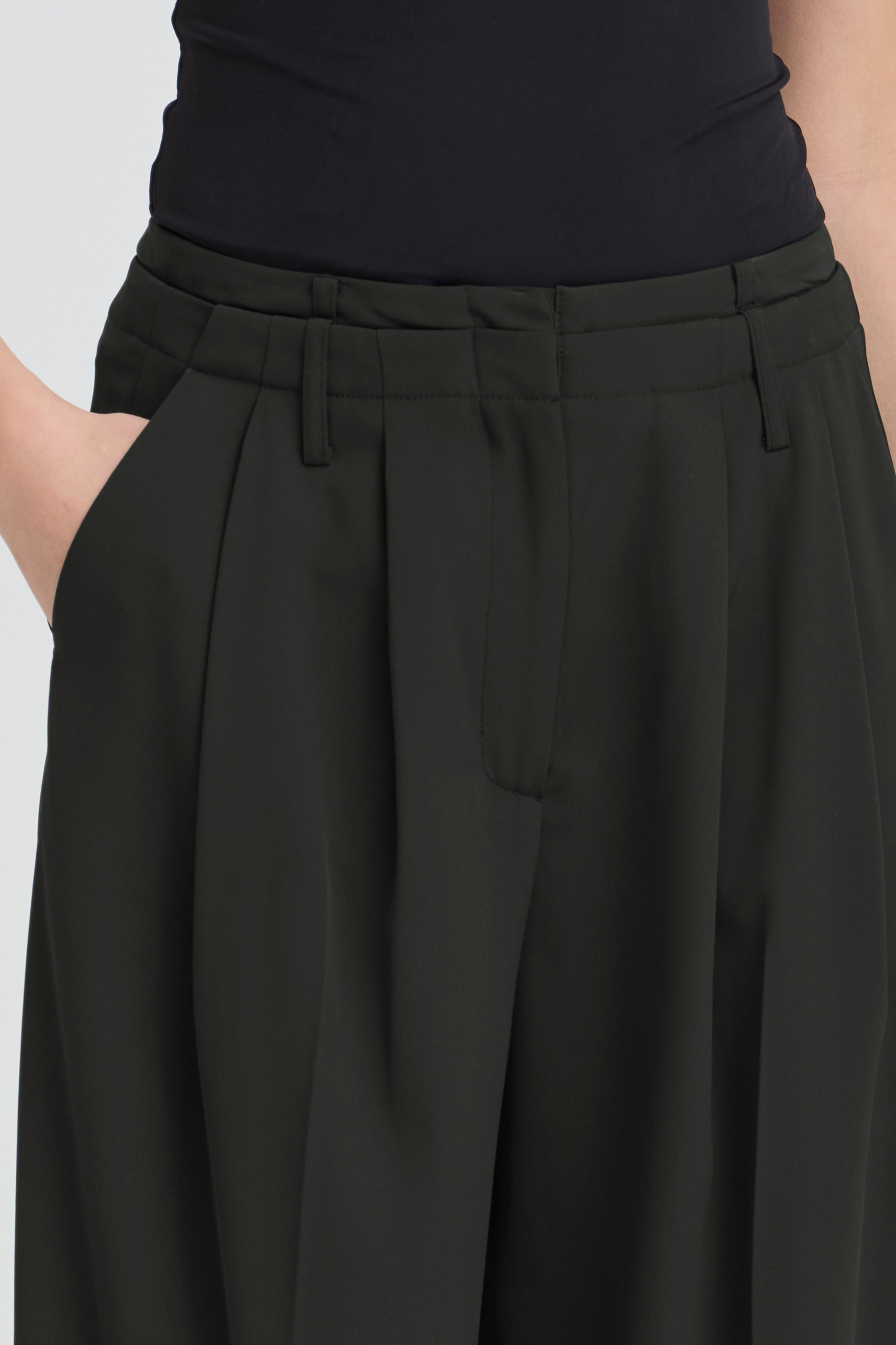 IHEZARTO Hose LOOKBOOK DETAIL 20125071-194008