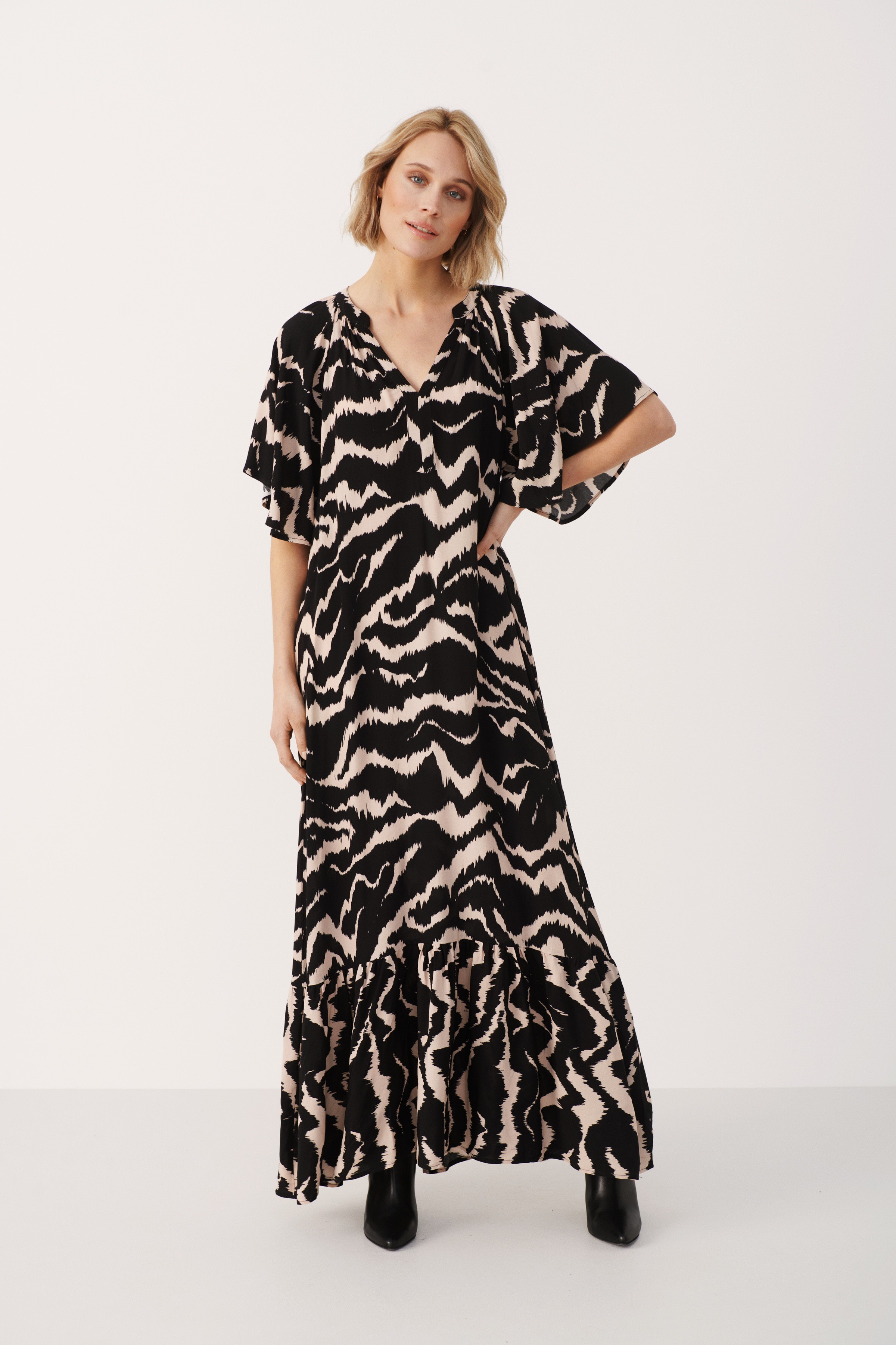 OtheniaPW Dress LOOKBOOK FRONT 30306981-301431