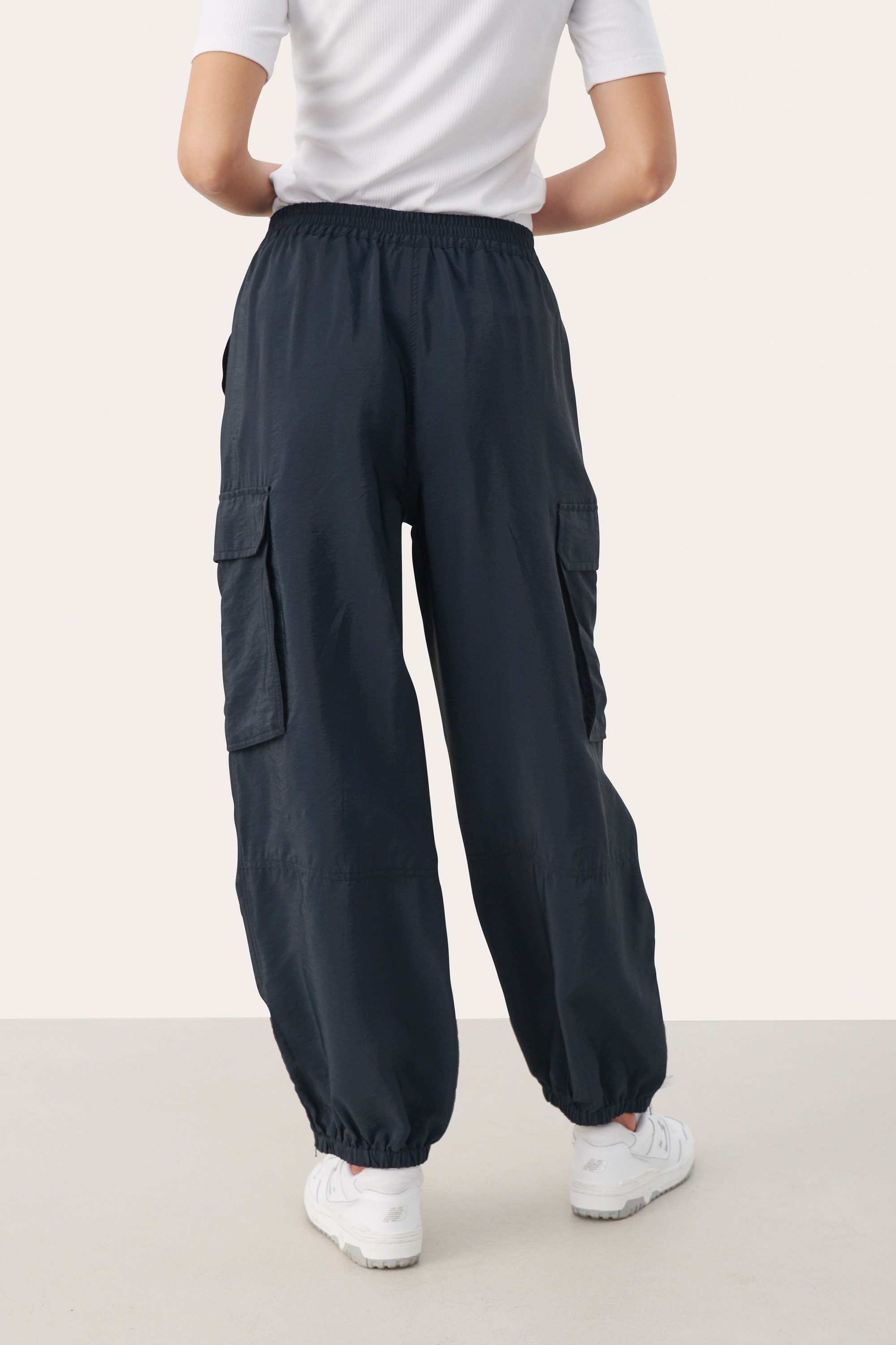 EraPW Cargo trousers LOOKBOOK BACK 30308457-194013