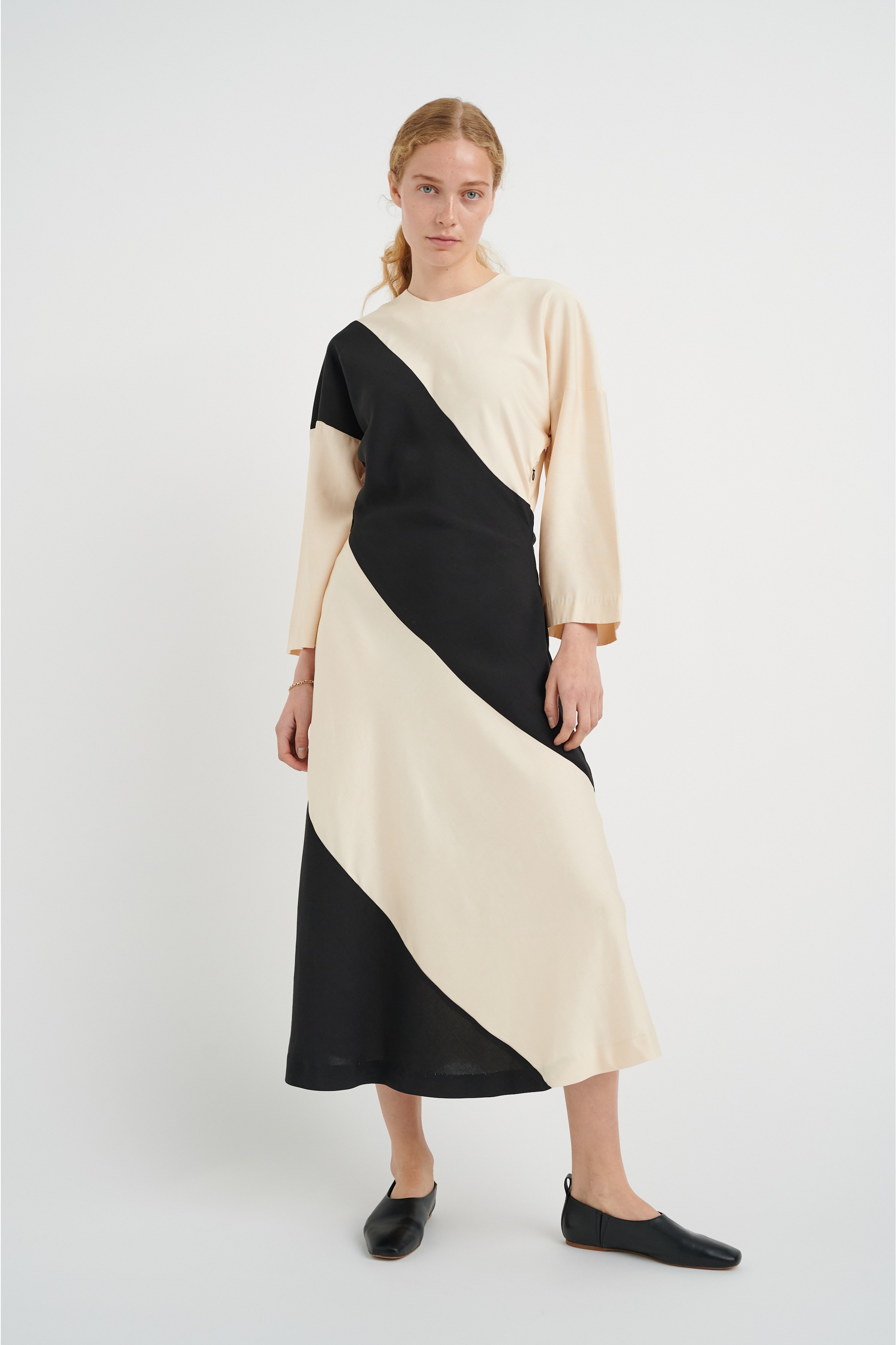 SharlaIW Kjole LOOKBOOK FRONT 30107908-301698