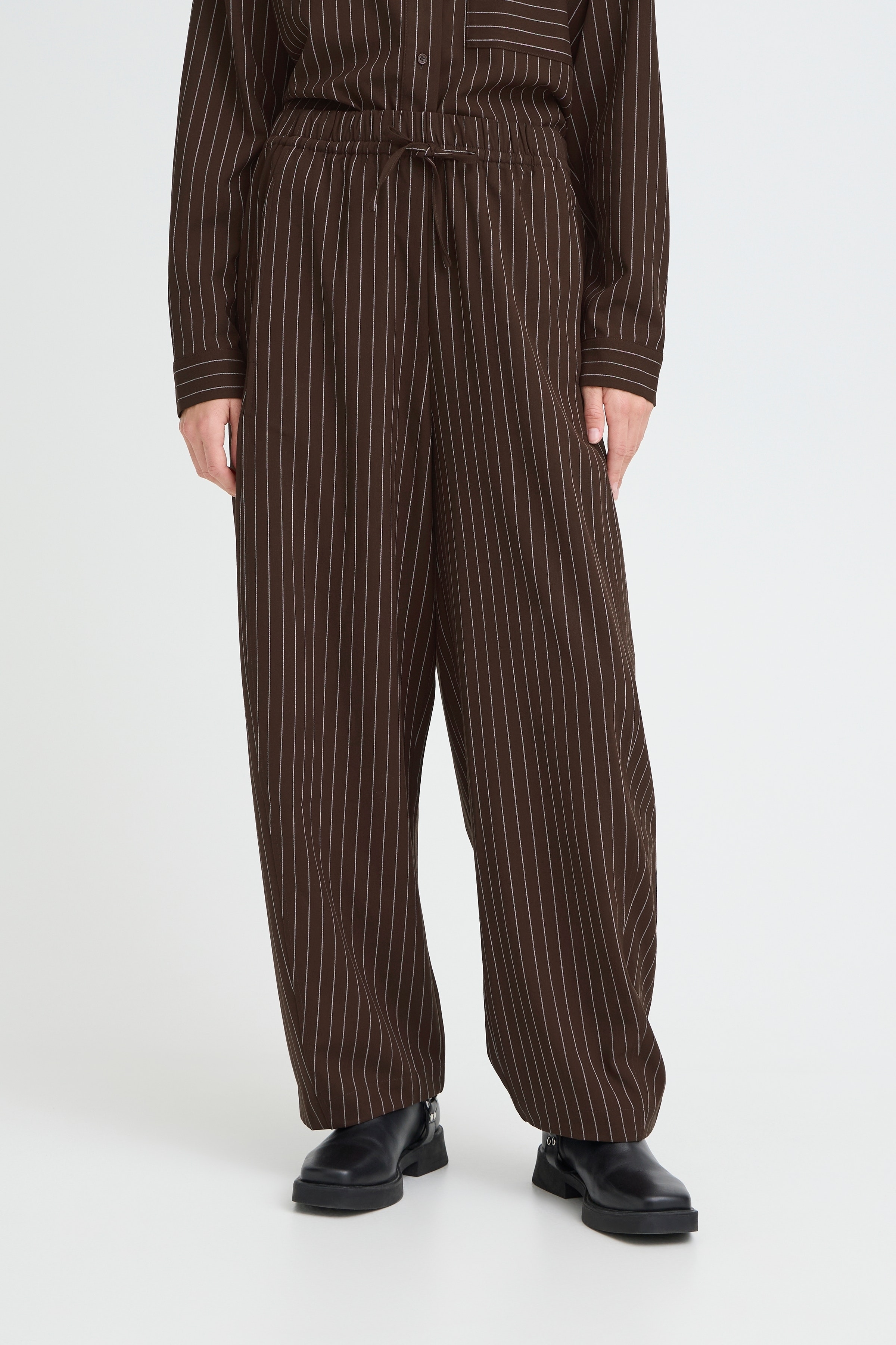 IXTRINE pants LOOKBOOK FRONT 20123490-190915