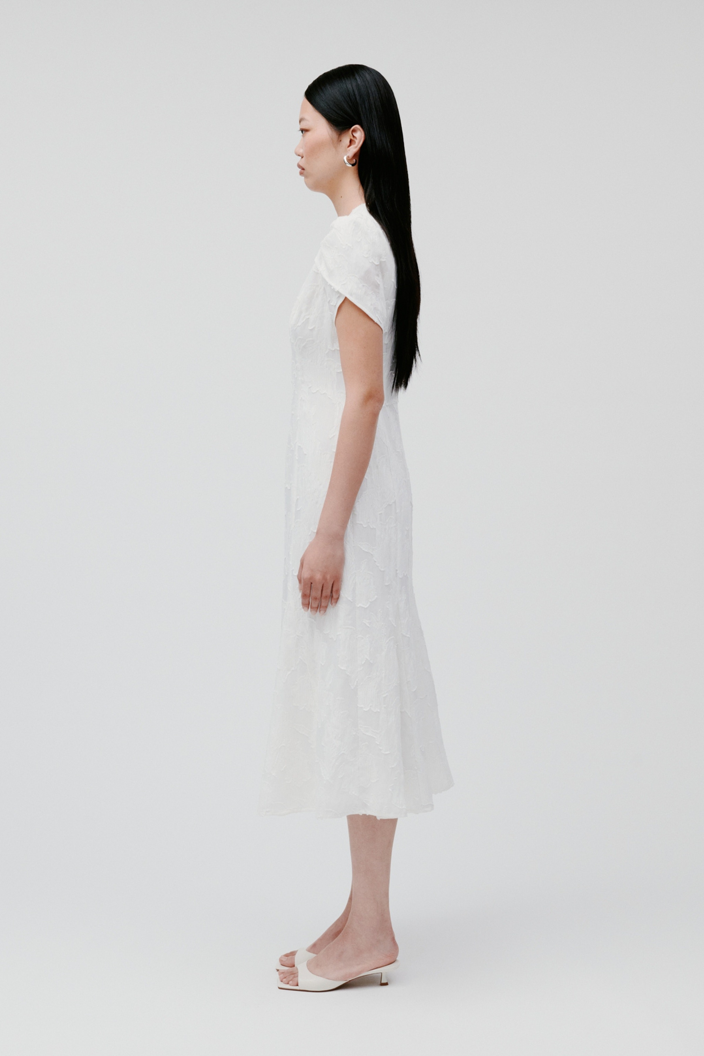 NASRIN Kjole LOOKBOOK FRONT 30600663-WH010