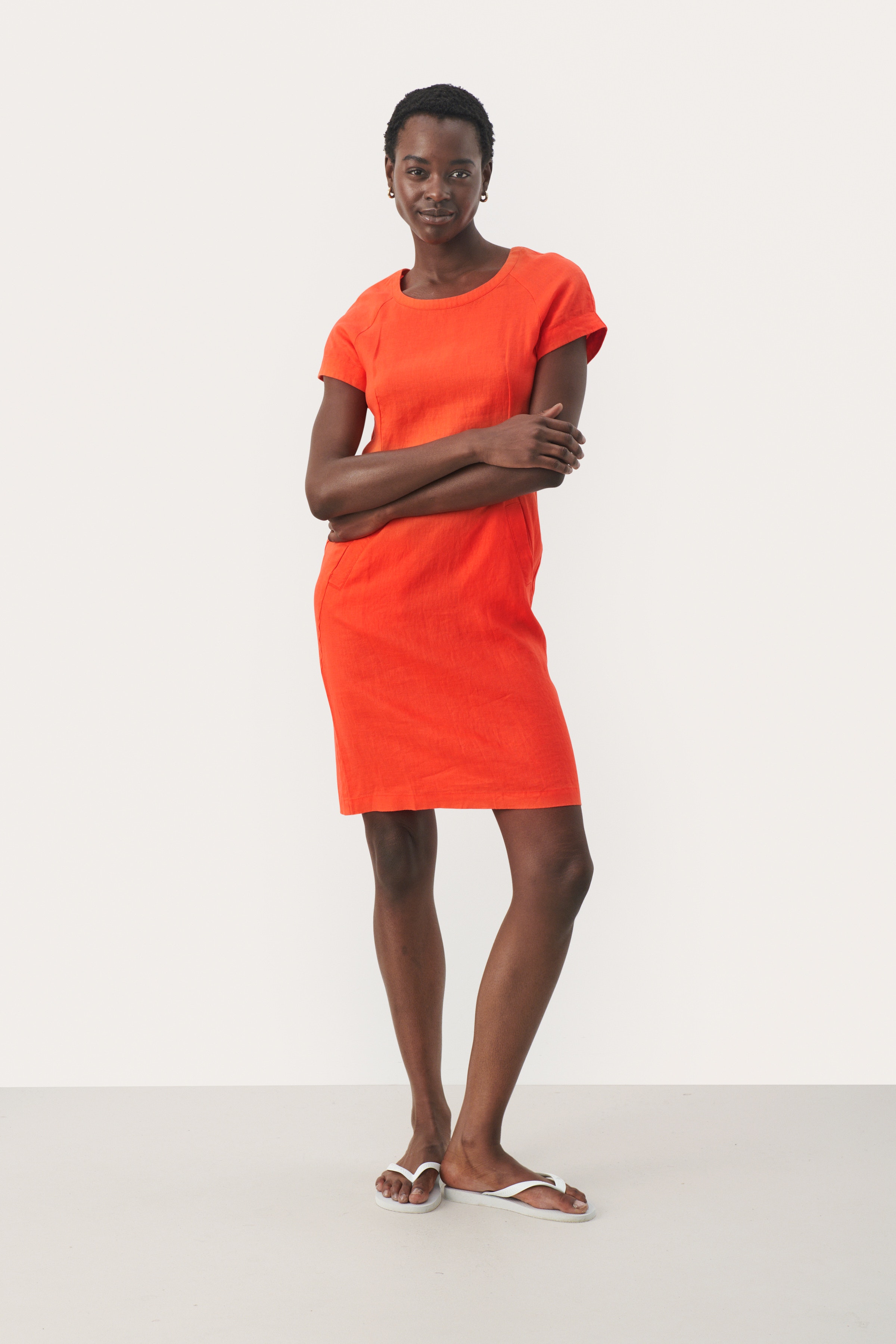 AundreasPW Kort linneklänning LOOKBOOK FRONT 30308855-171562