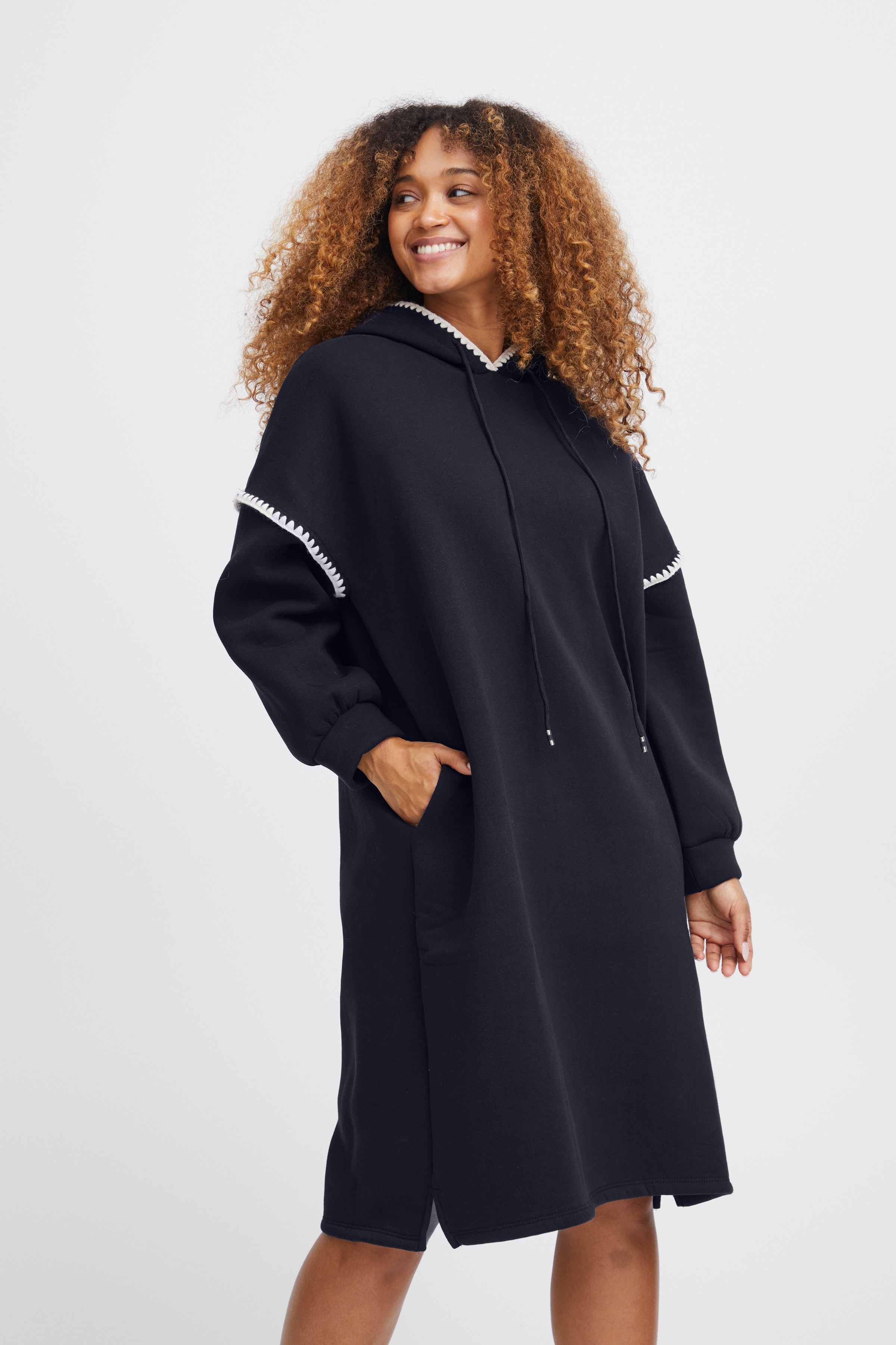 SBTONEY Kjole LOOKBOOK FRONT 22100465-193923