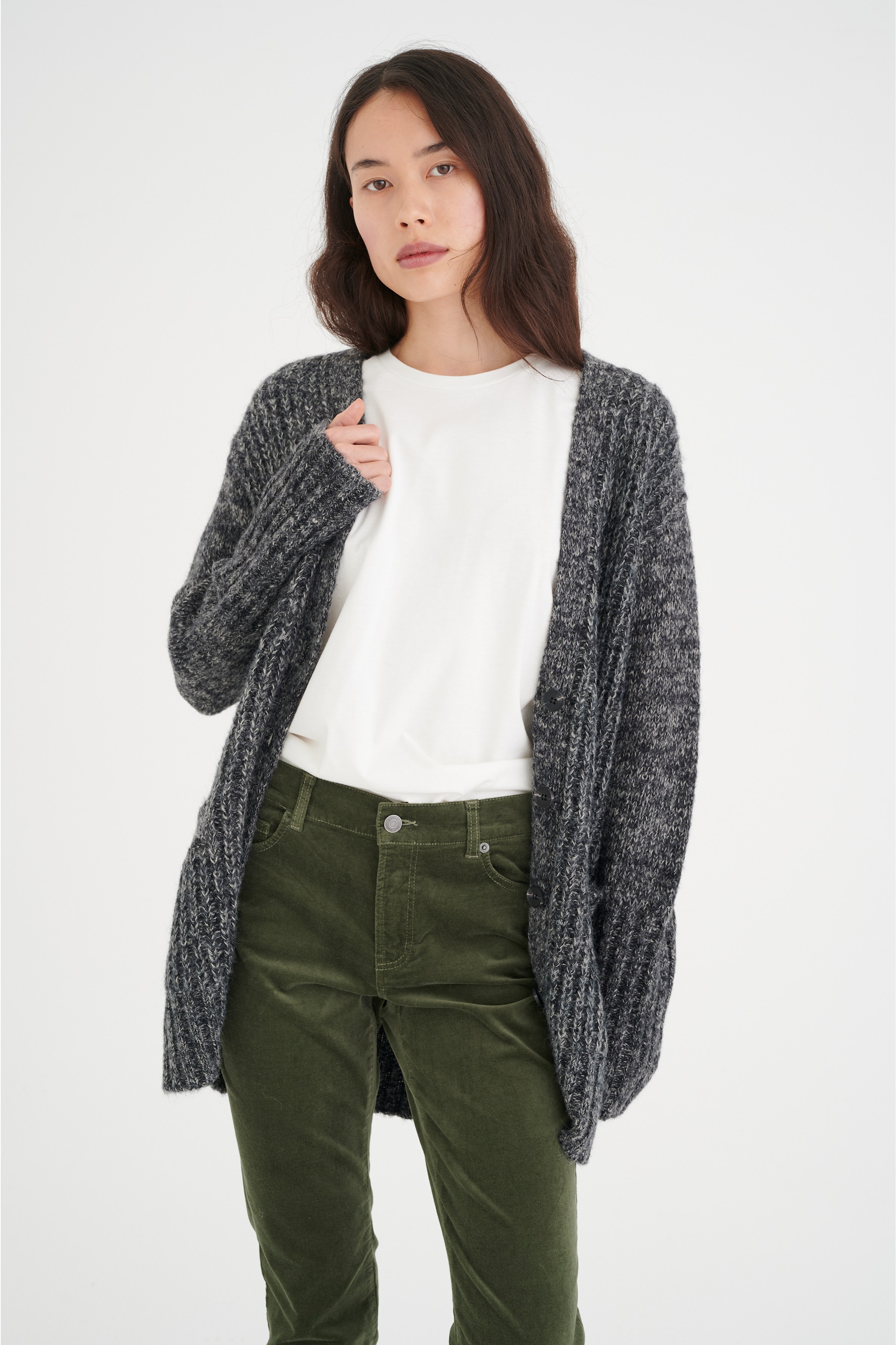ToanaIW Strikcardigan LOOKBOOK FRONT 30106497-194008