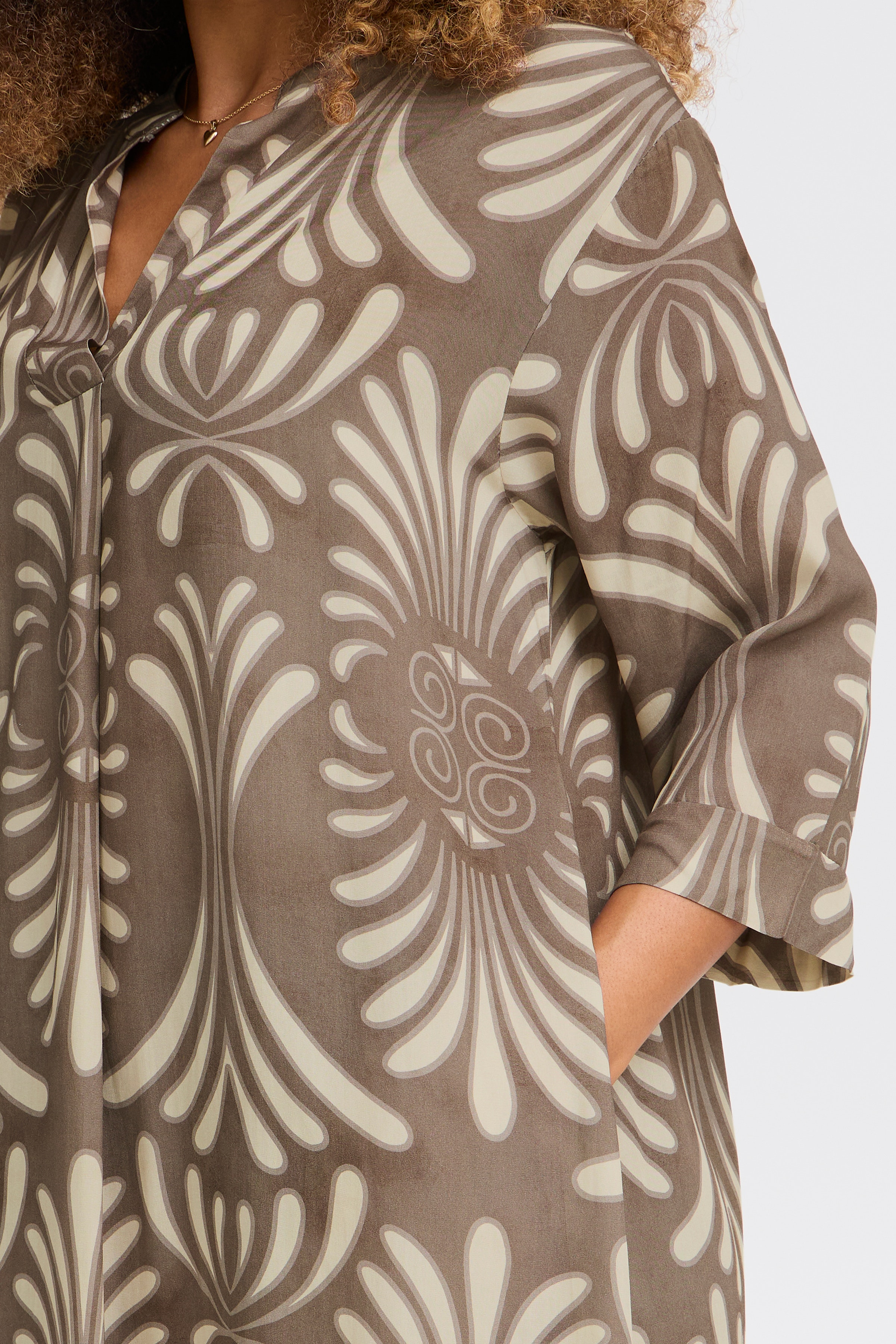 SBROYALE Tunic LOOKBOOK DETAIL 22100733-170909