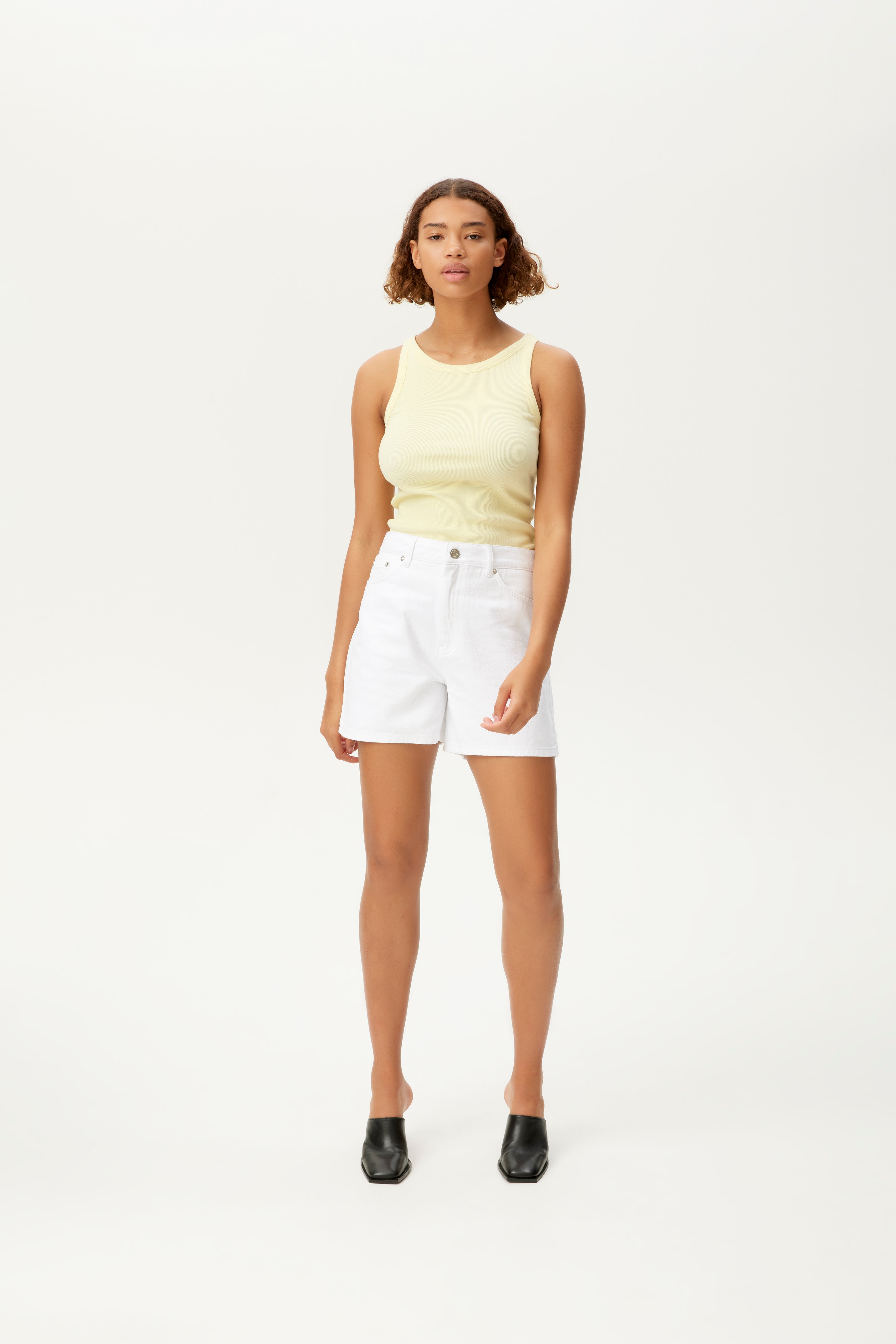 DenaGZ Shorts LOOKBOOK FRONT 10905771-110601