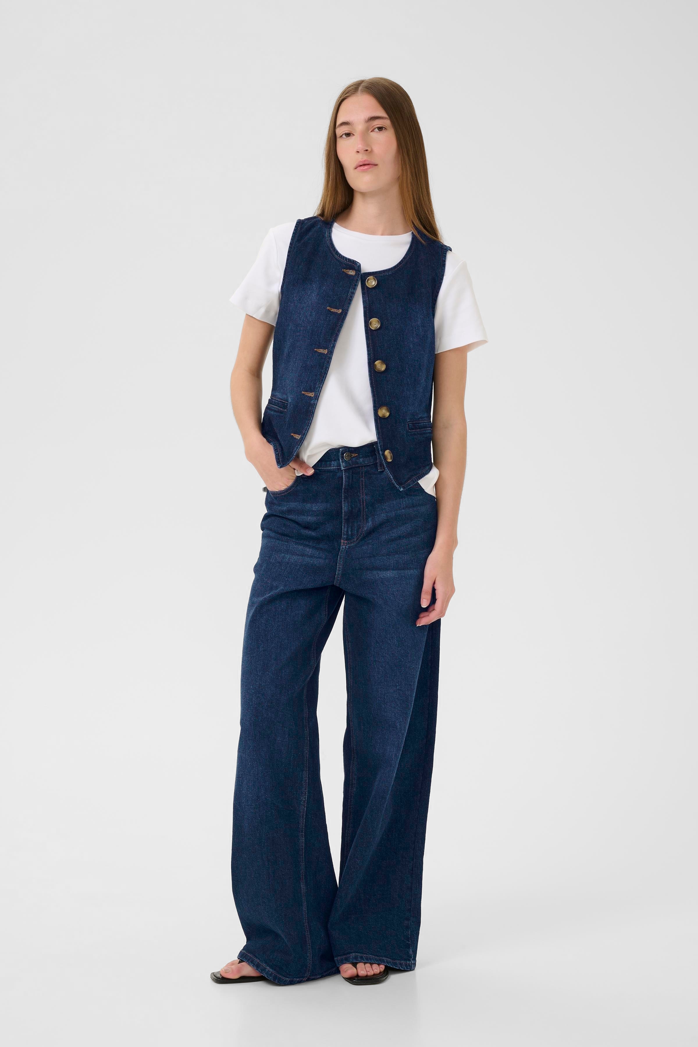 NanaIW Denim Waistcoat LOOKBOOK FRONT 30110967-304092