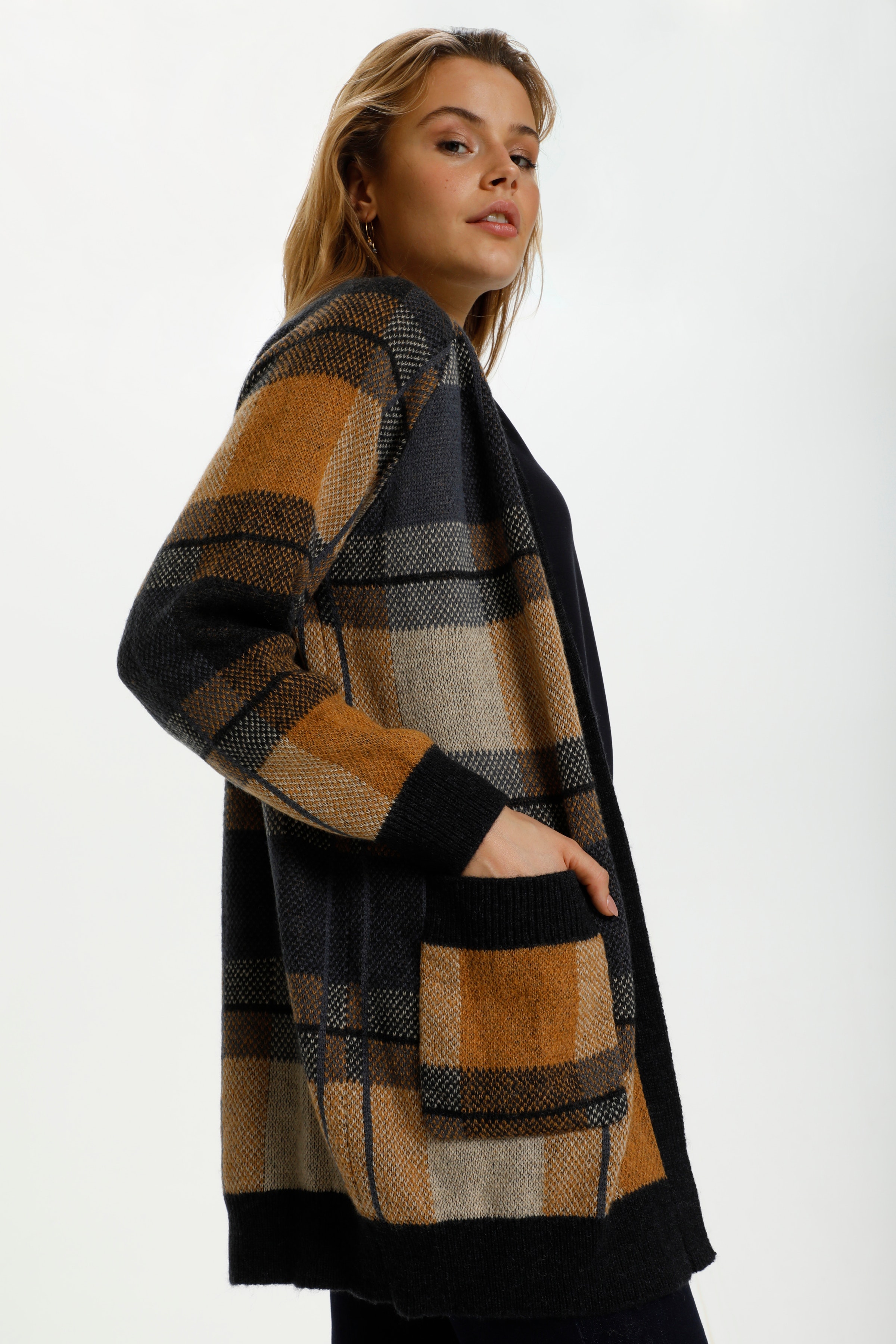  IbenaSZ Cardigan

 LOOKBOOK DETAIL 30511373-193713