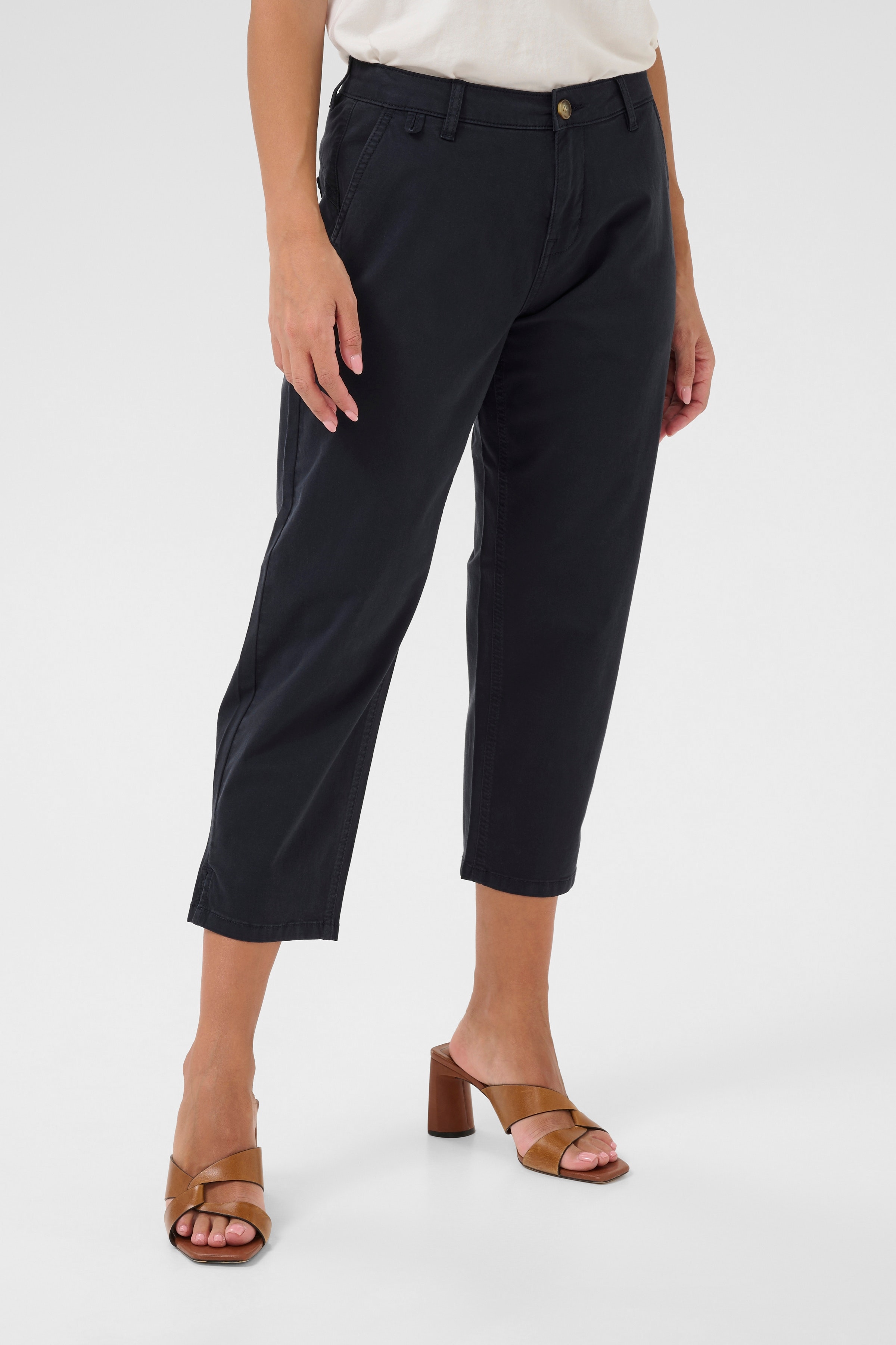 CRBerta Caprihose LOOKBOOK FRONT 10613651-193923