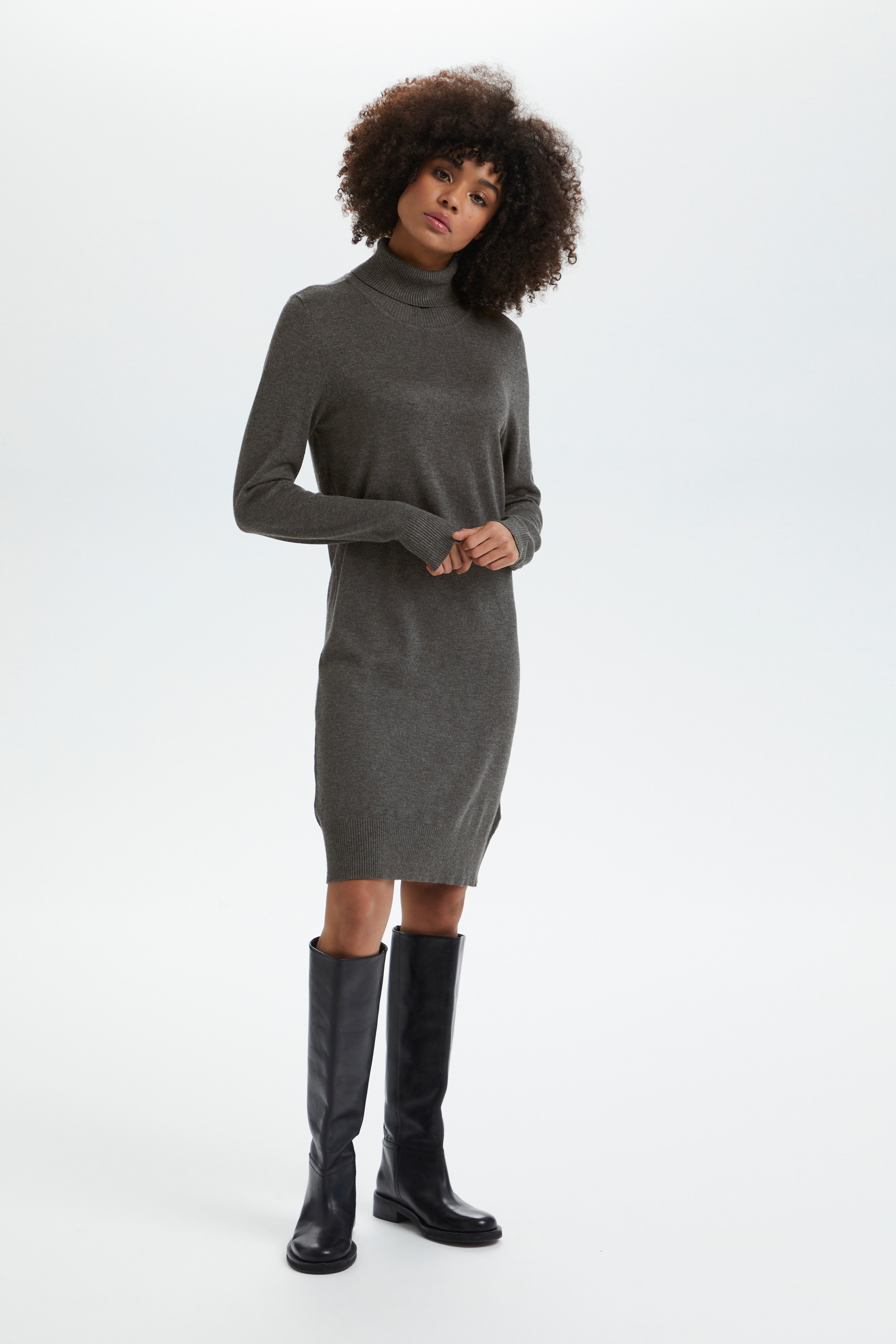  MilaSZ Rollneck Dress LOOKBOOK FRONT 30501696-0103