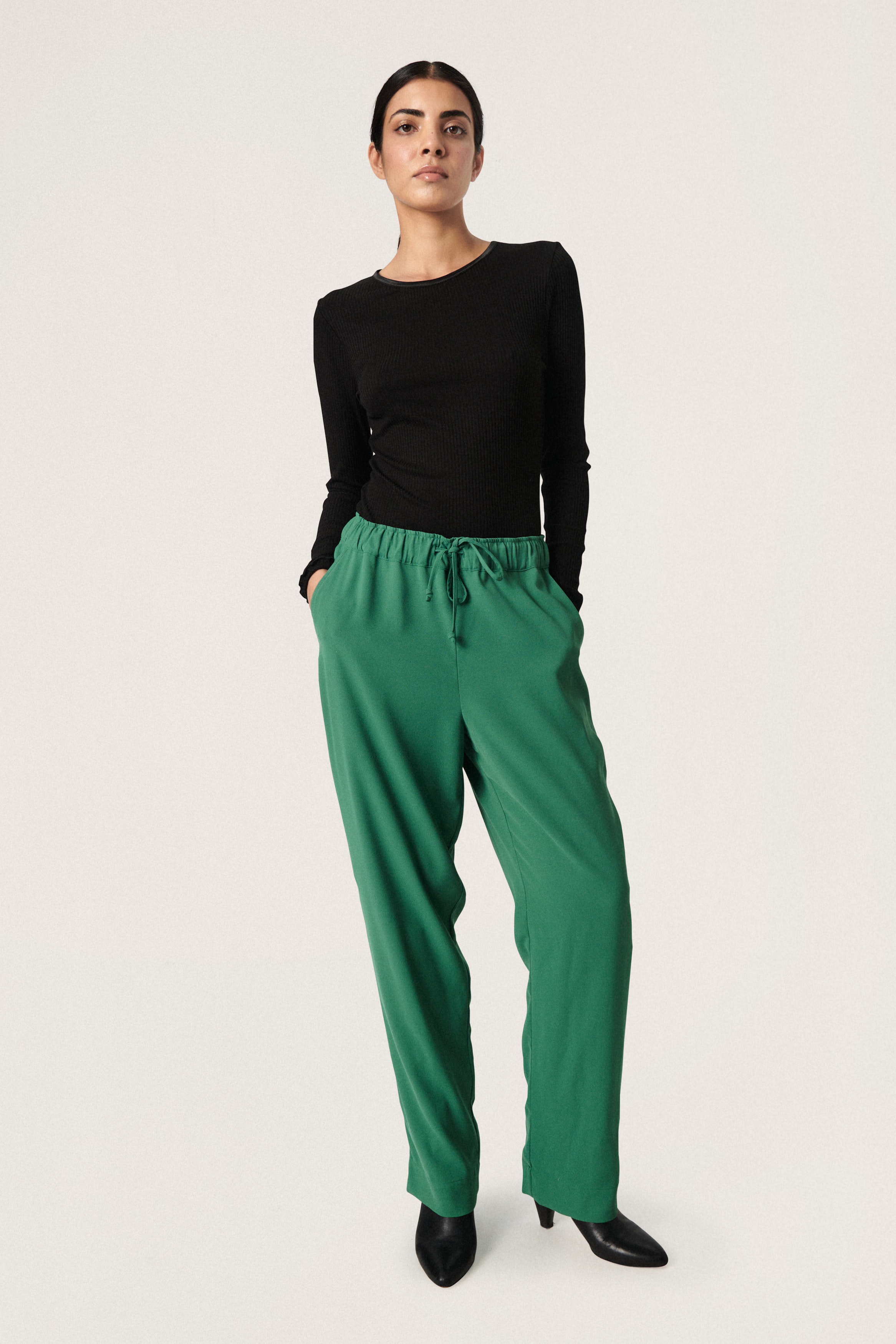 SLShirley Trousers LOOKBOOK FRONT 30406346-186018