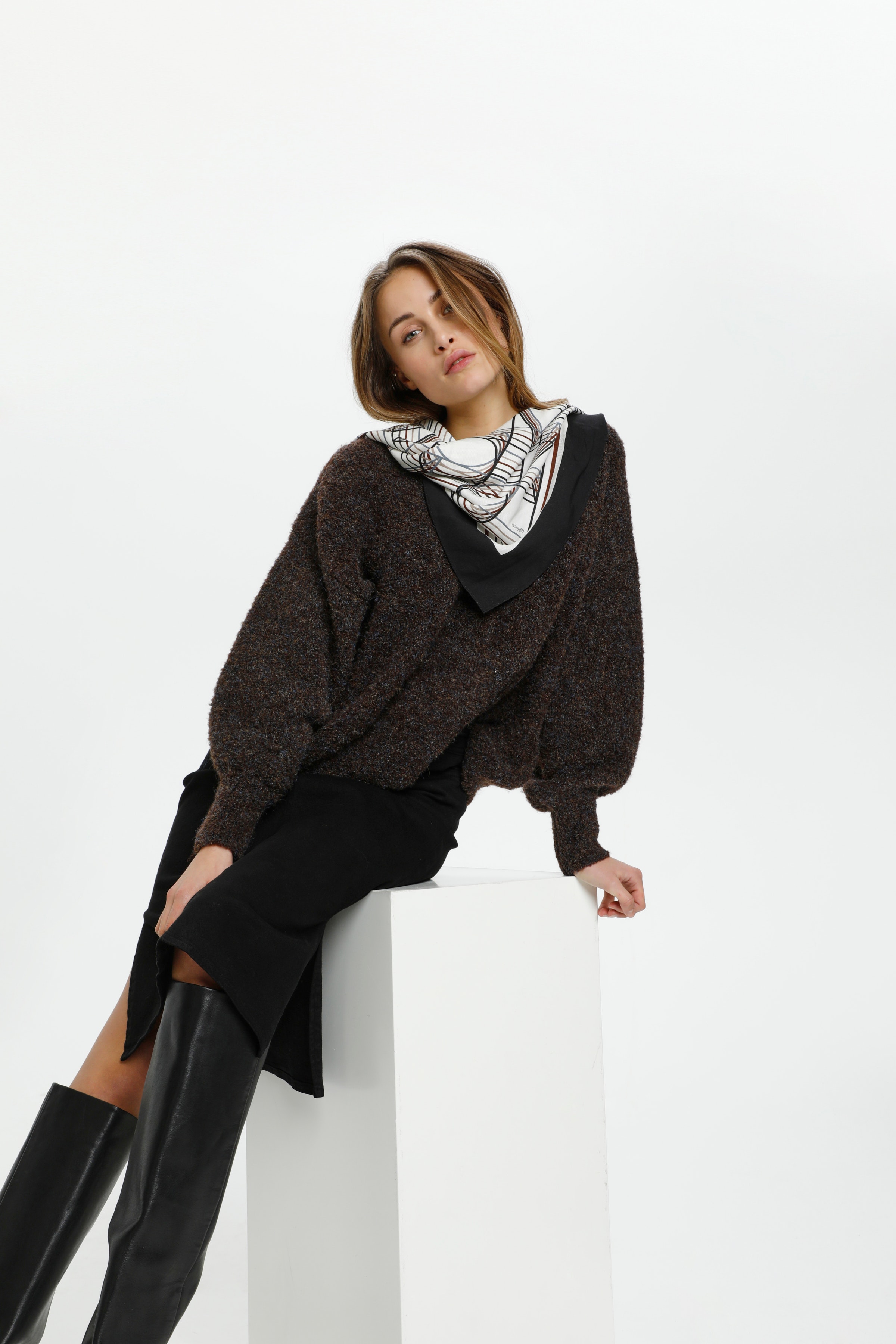 SLAnnette Angel V-Neck Pullover LS

 LOOKBOOK DETAIL 30405631-1908101