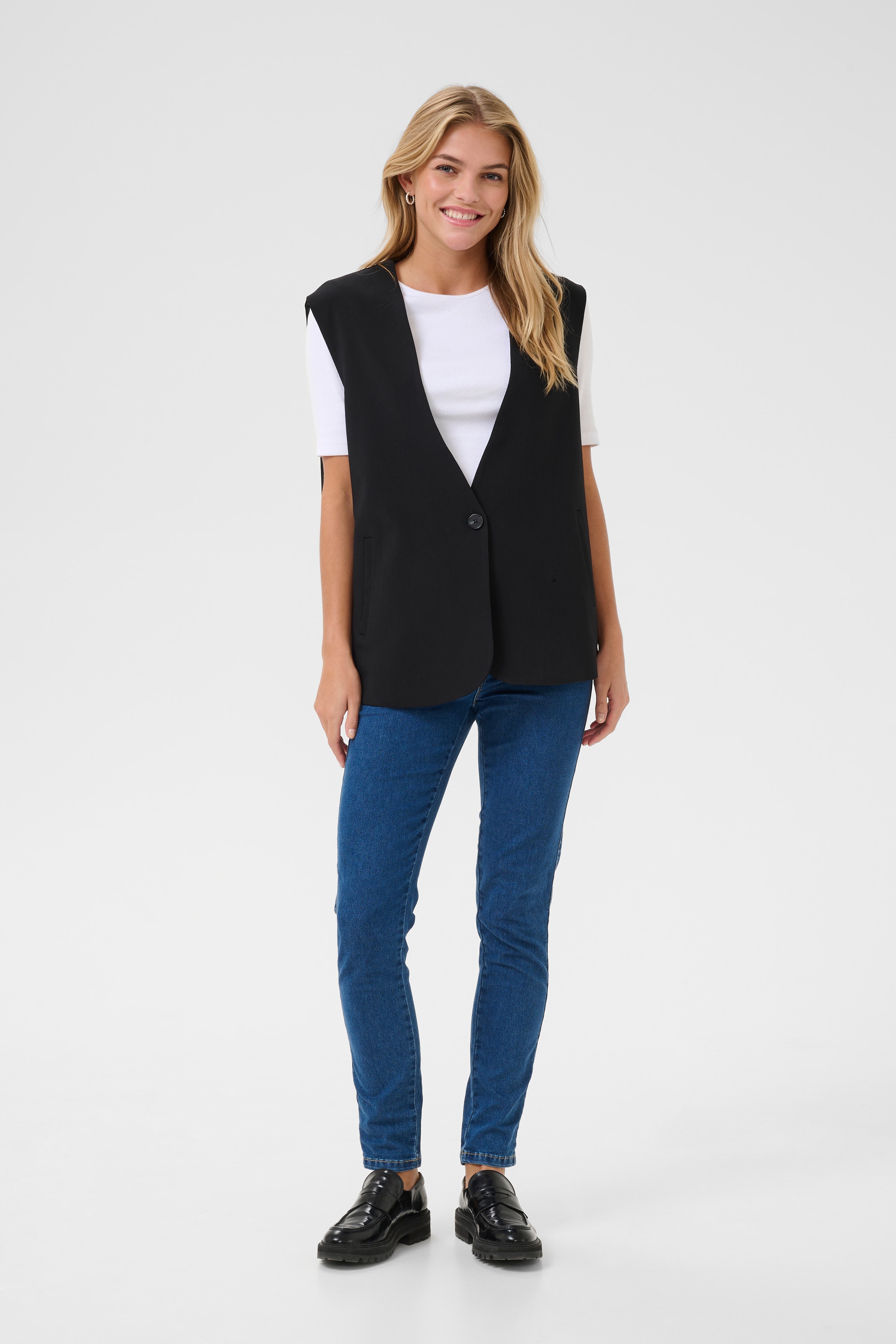 KAvitta Waistcoat LOOKBOOK FRONT 10509511-100121