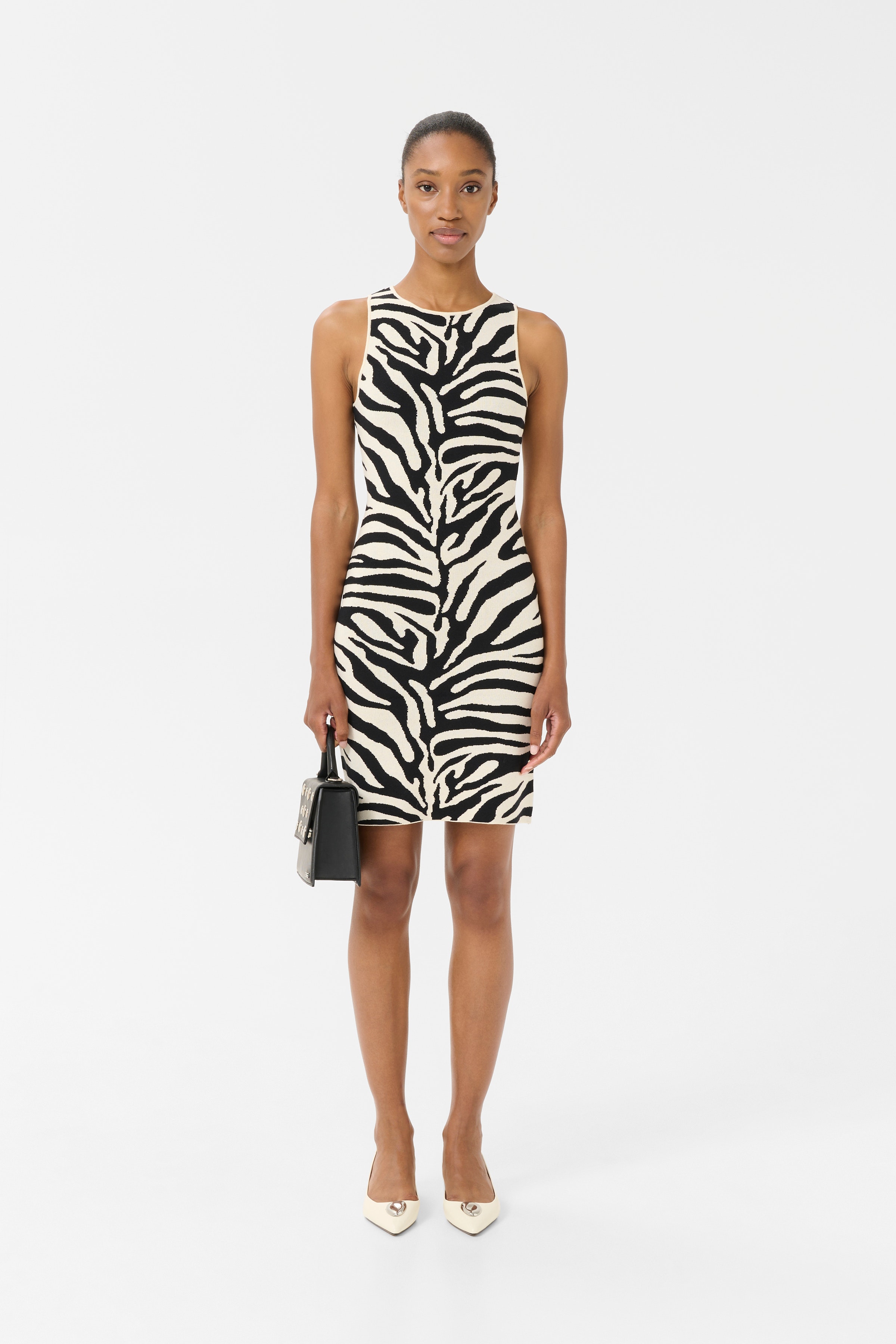 GZzebba Kleid LOOKBOOK FRONT 10910342-107873