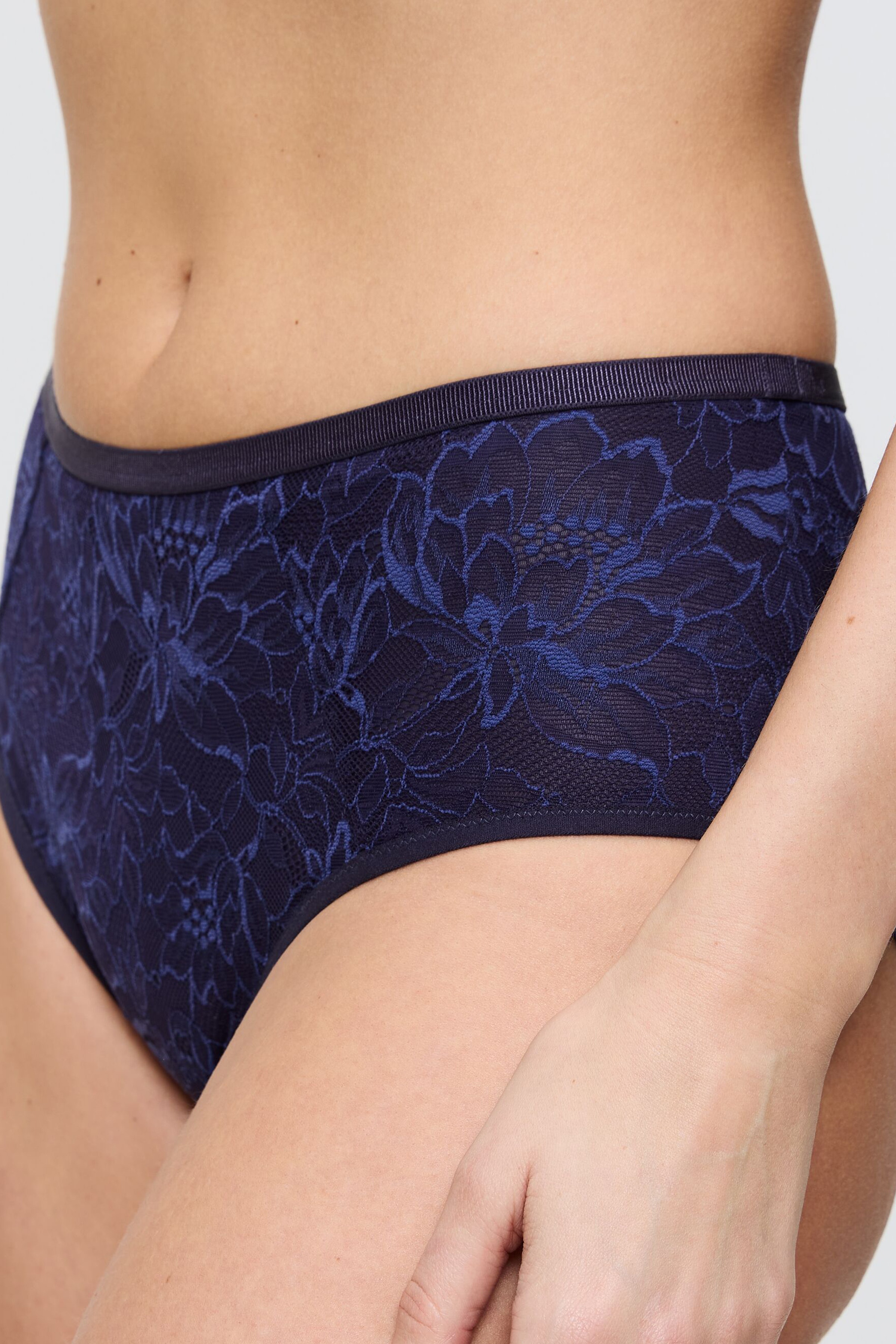 AmouretteCharm Trusser LOOKBOOK DETAIL 40500239-T00JO