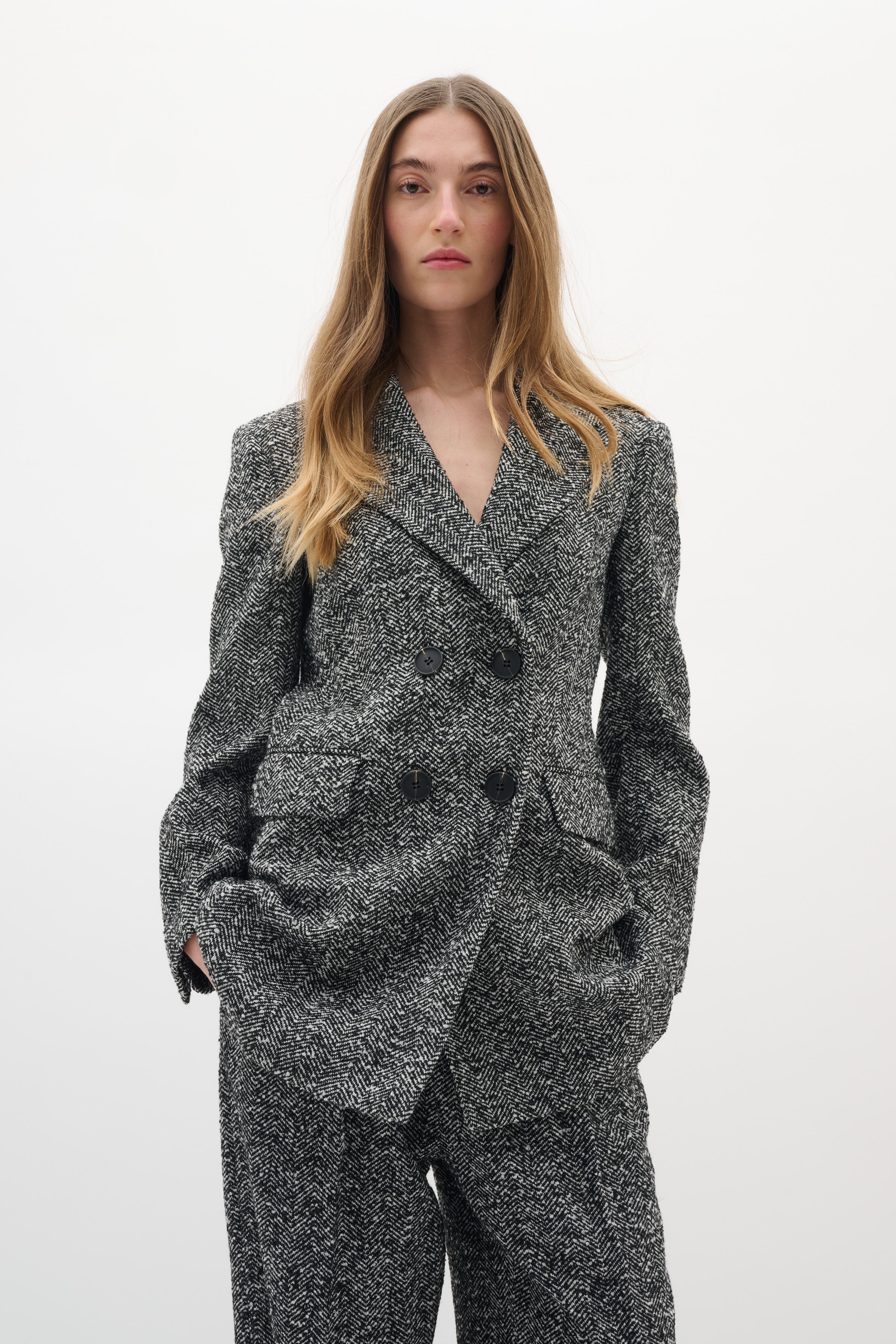 BryannyIW Blazer LOOKBOOK FRONT 30111009-300027