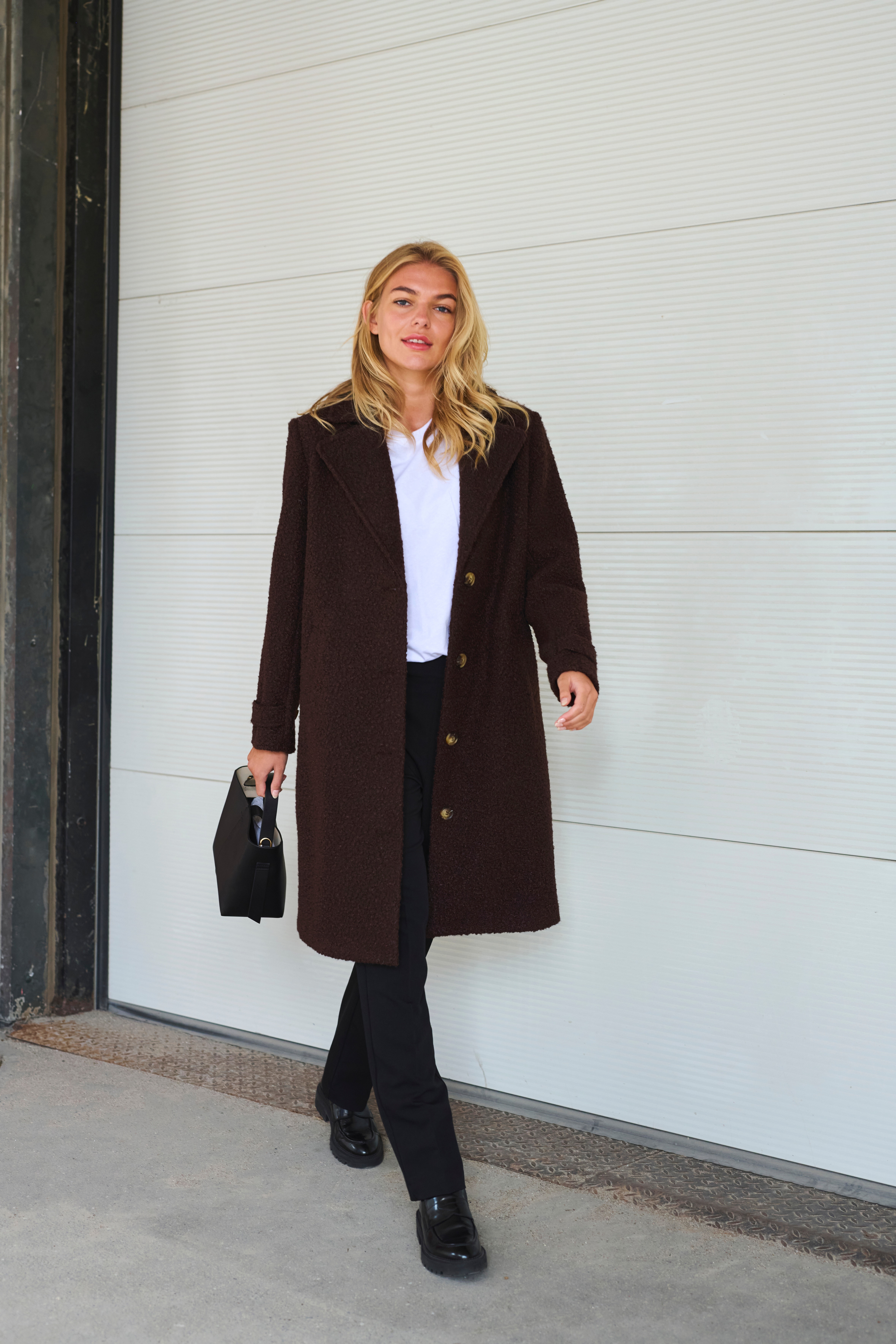 KAanne Mantel LOCATION NONE 10506924-191016