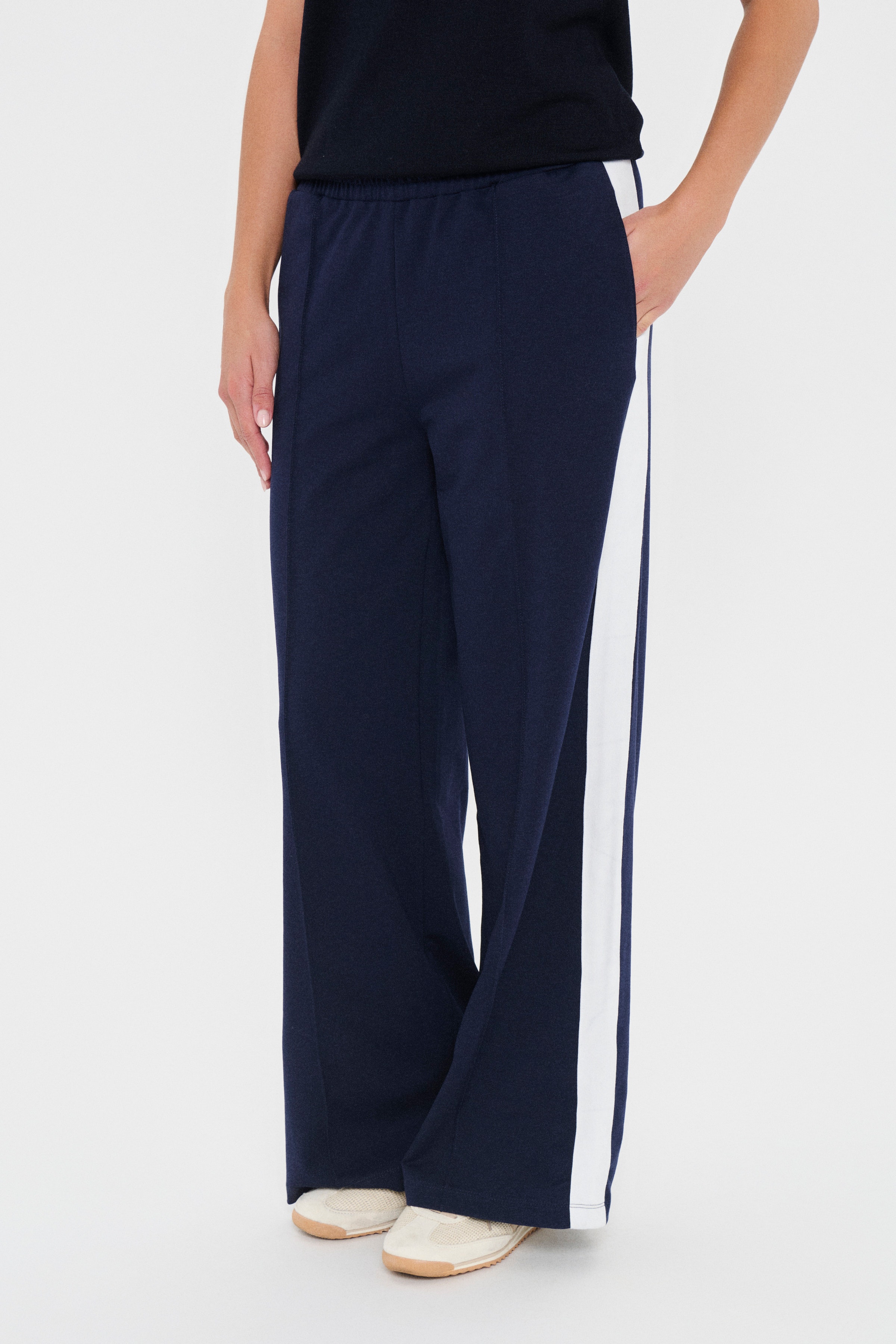 OsakaSZ Hose LOOKBOOK FRONT 30514737-193812