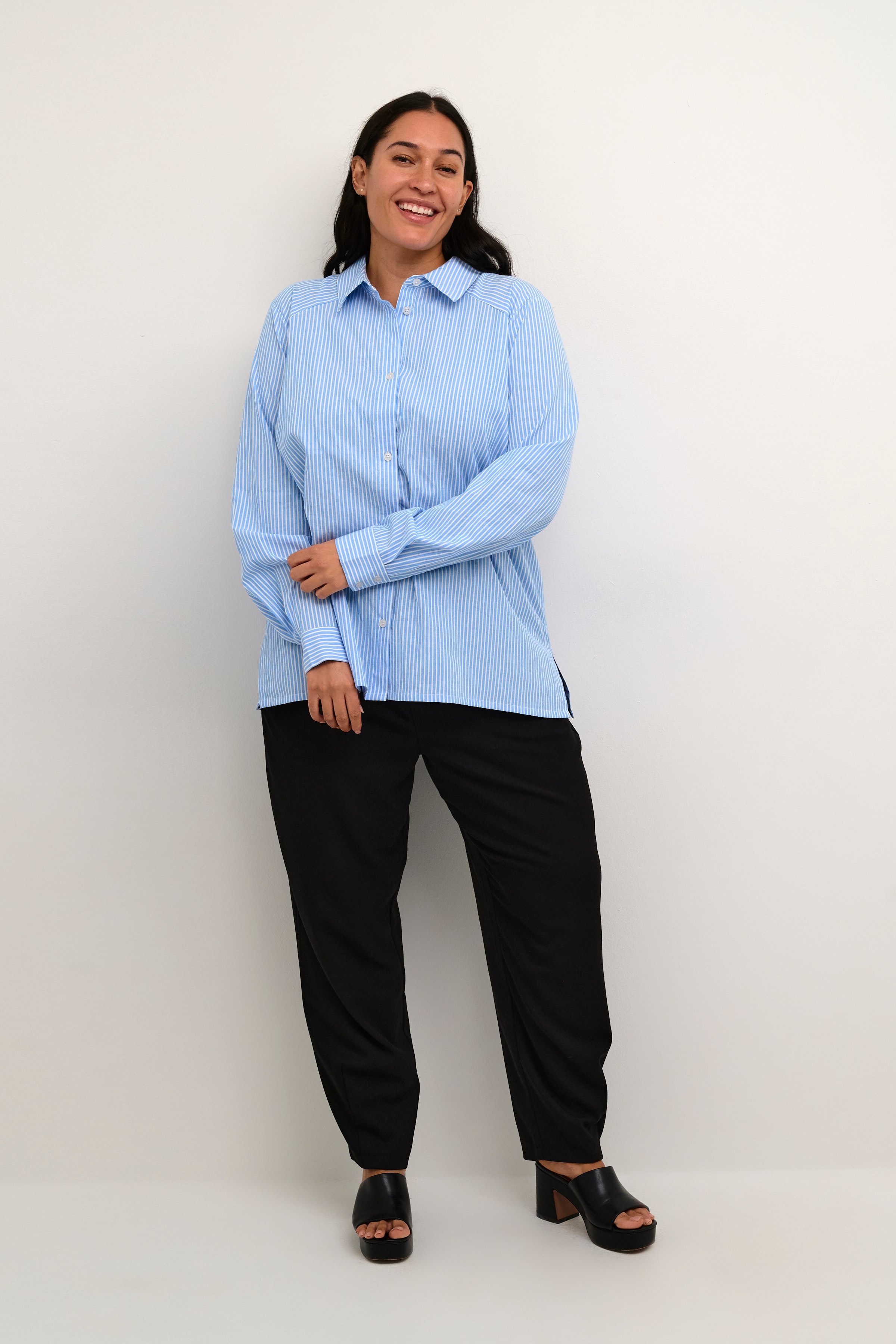 KCdebra Shirt LOOKBOOK FRONT 10582172-105472