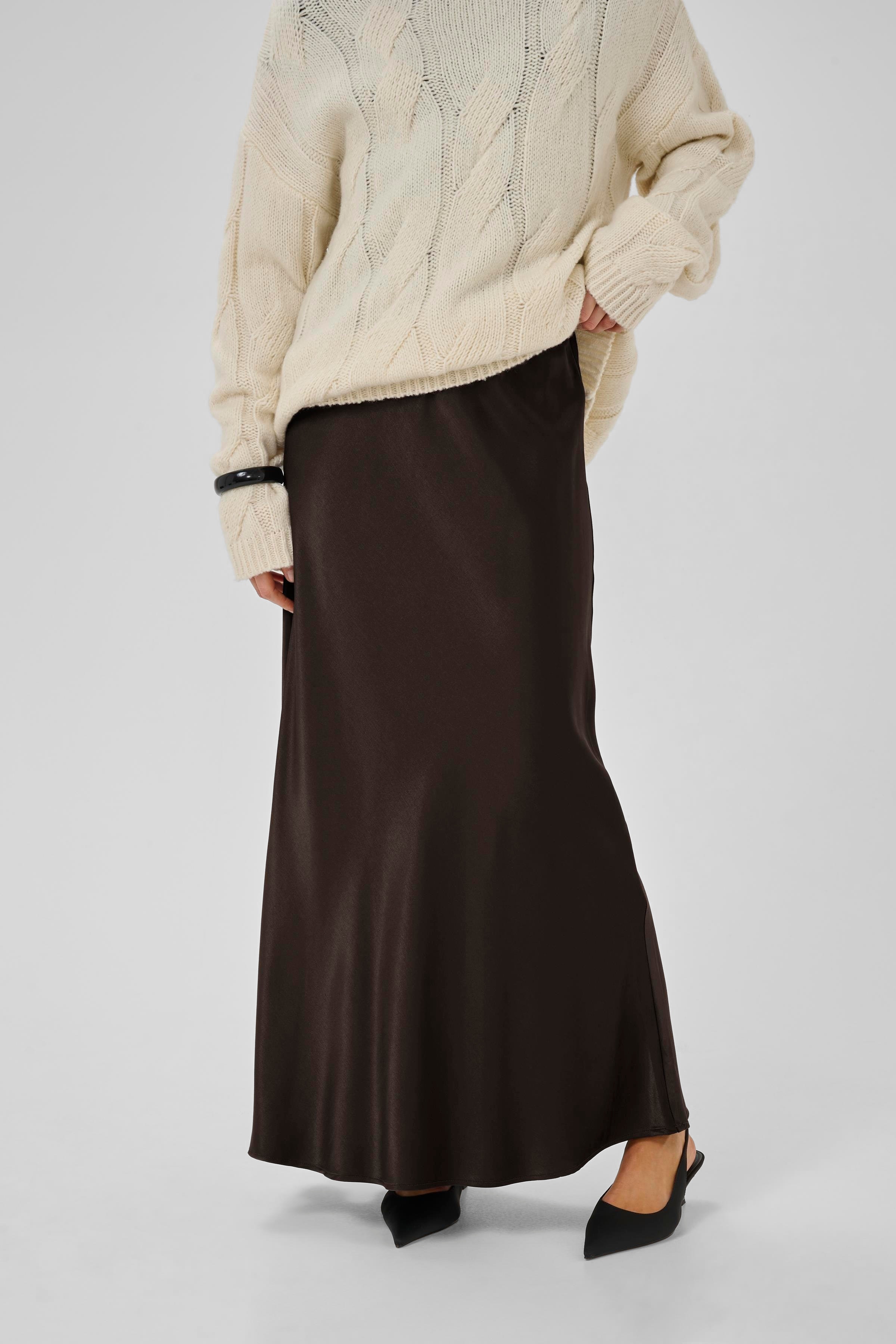 EstelleMW Long Skirt LOOKBOOK FRONT 10704820-191103