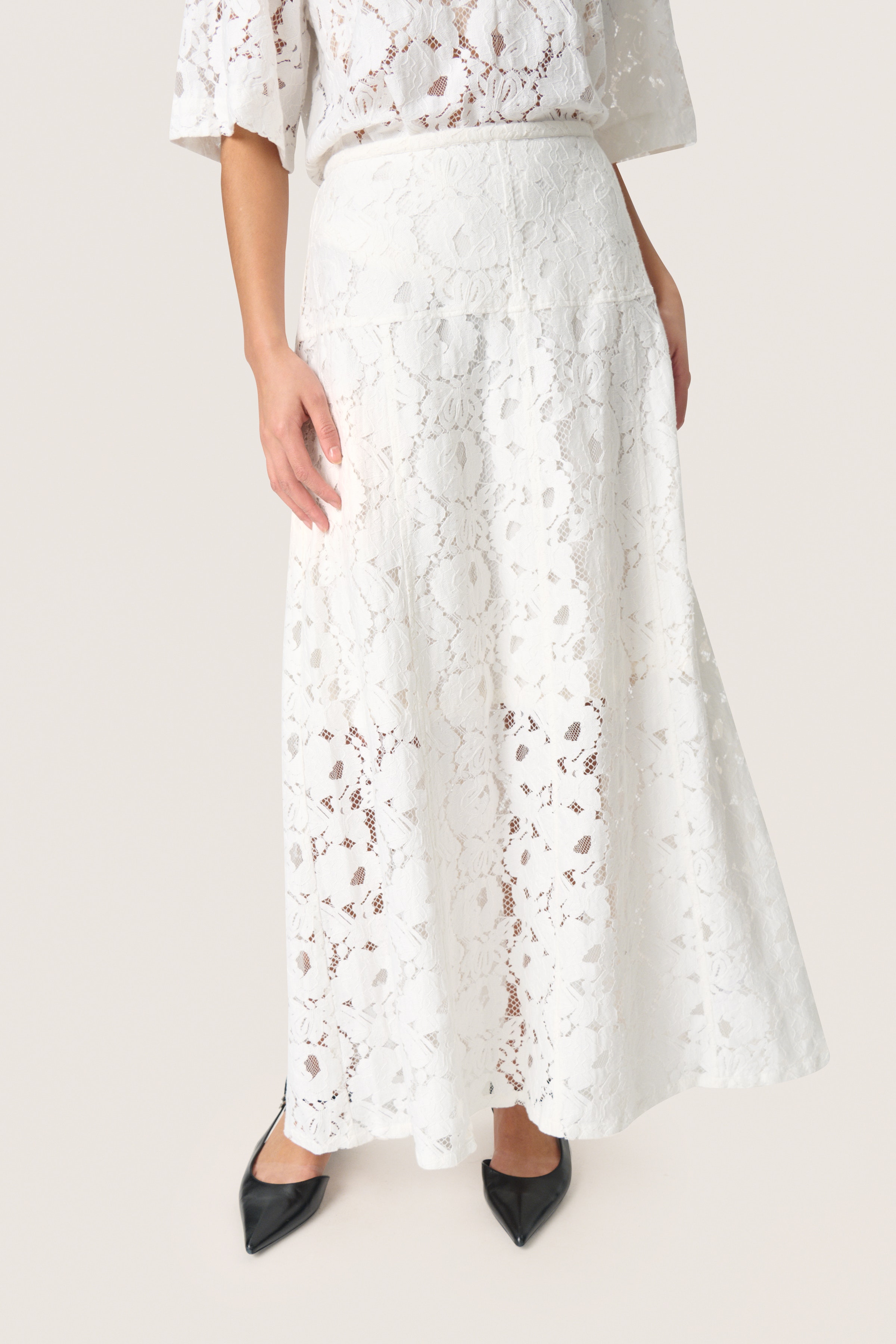 SLTaya Skirt LOOKBOOK FRONT 30408628-111001