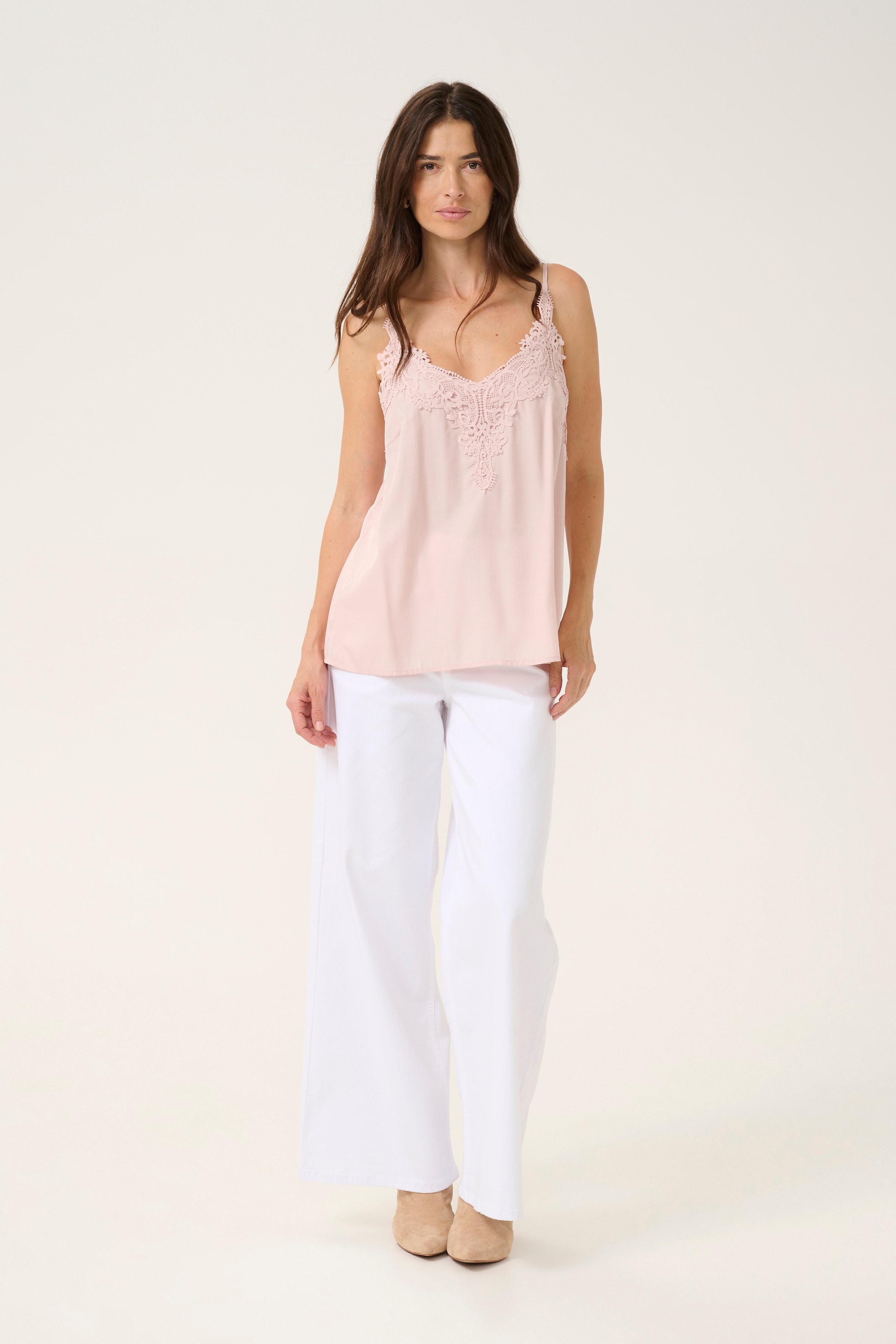 CRAnna Top LOOKBOOK FRONT 10611224-141803