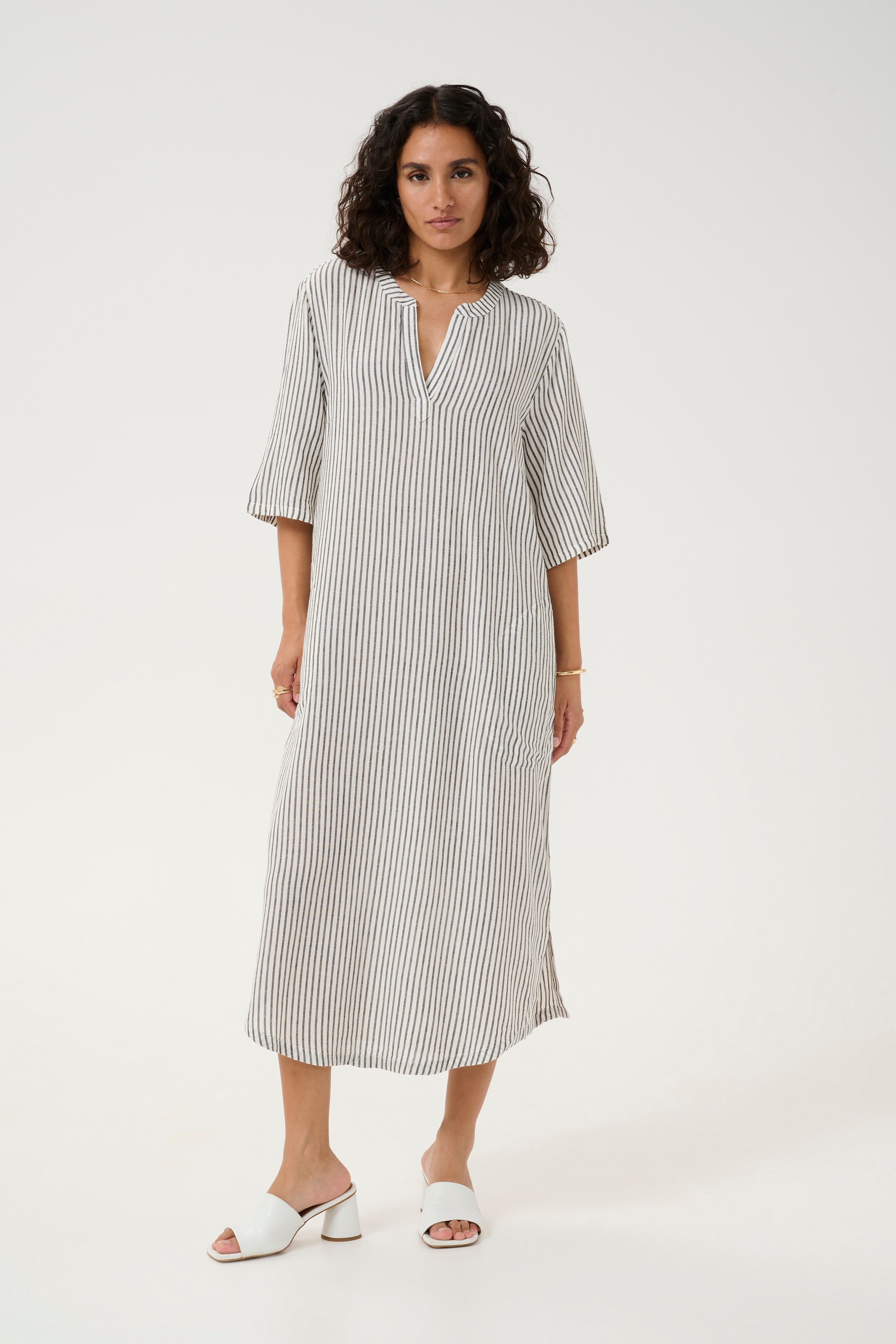 KAmilia Linen dress LOOKBOOK FRONT 10508312-105465