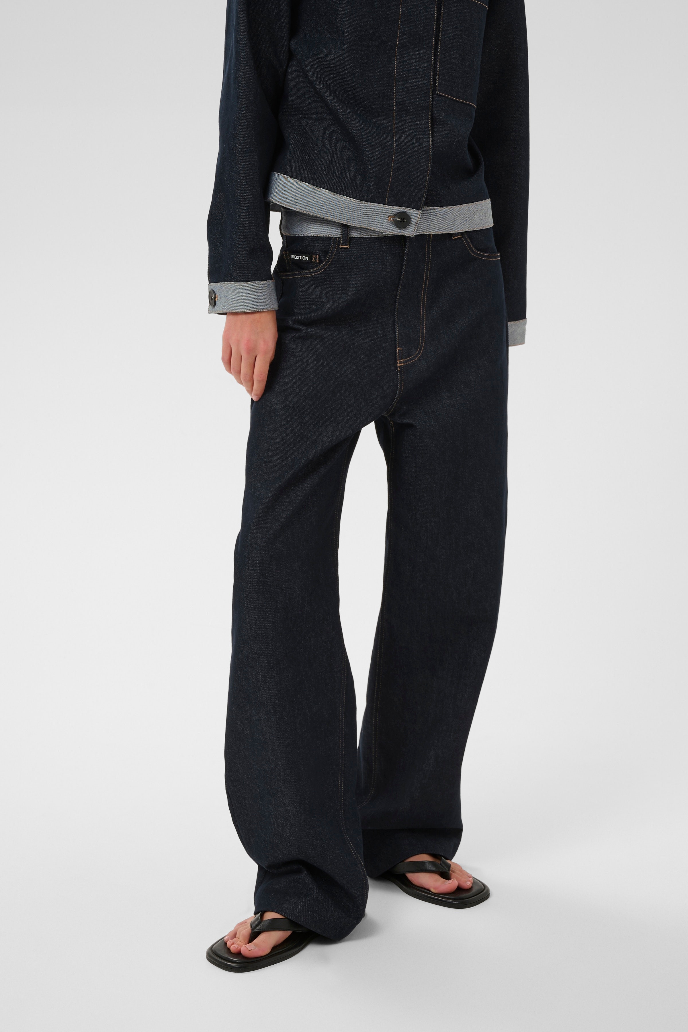 DEIRDRAIW Wide Jeans LOOKBOOK BACK 30112317-303349