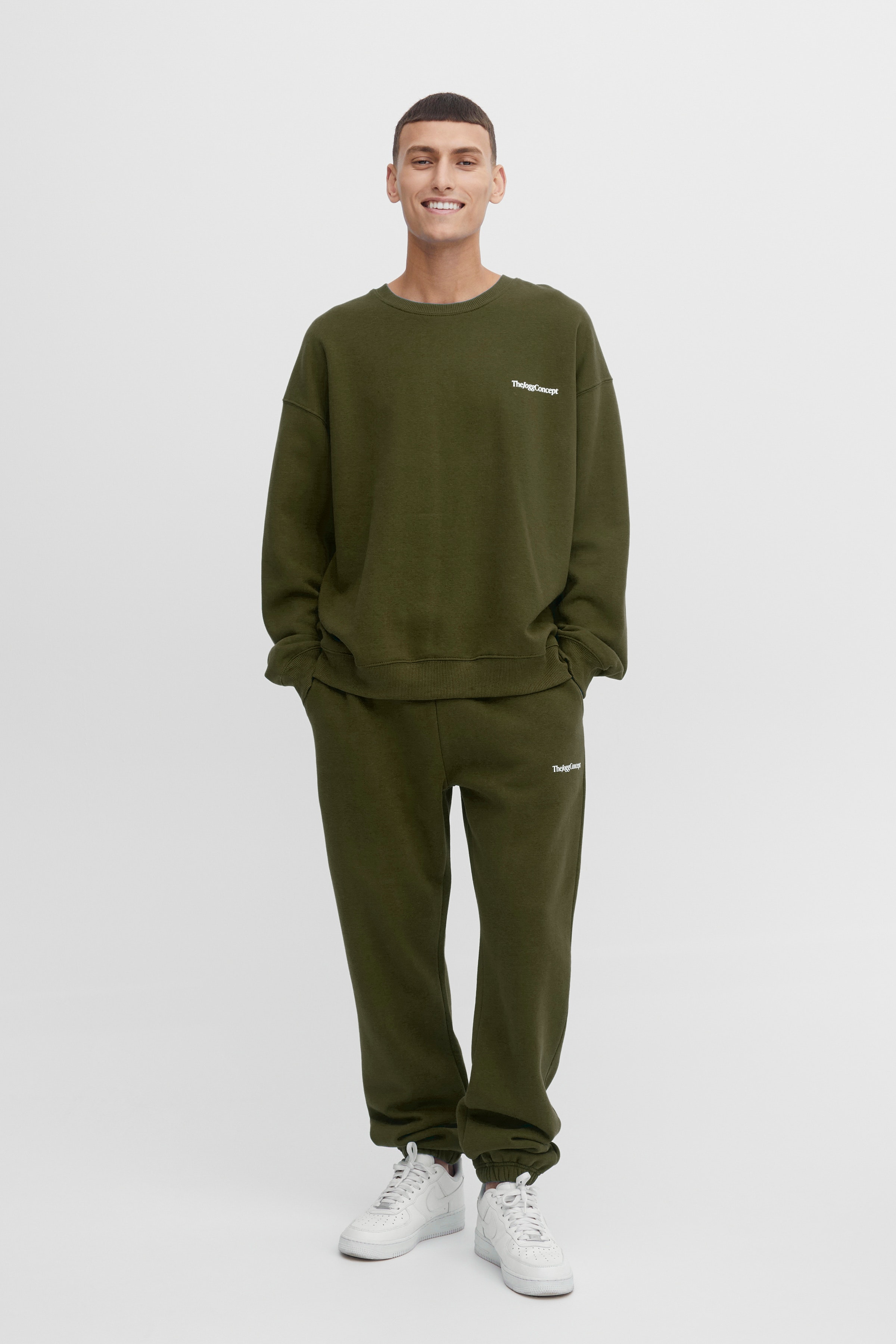 JCMRAFINE Pullover LOOKBOOK FRONT 22800350-190419