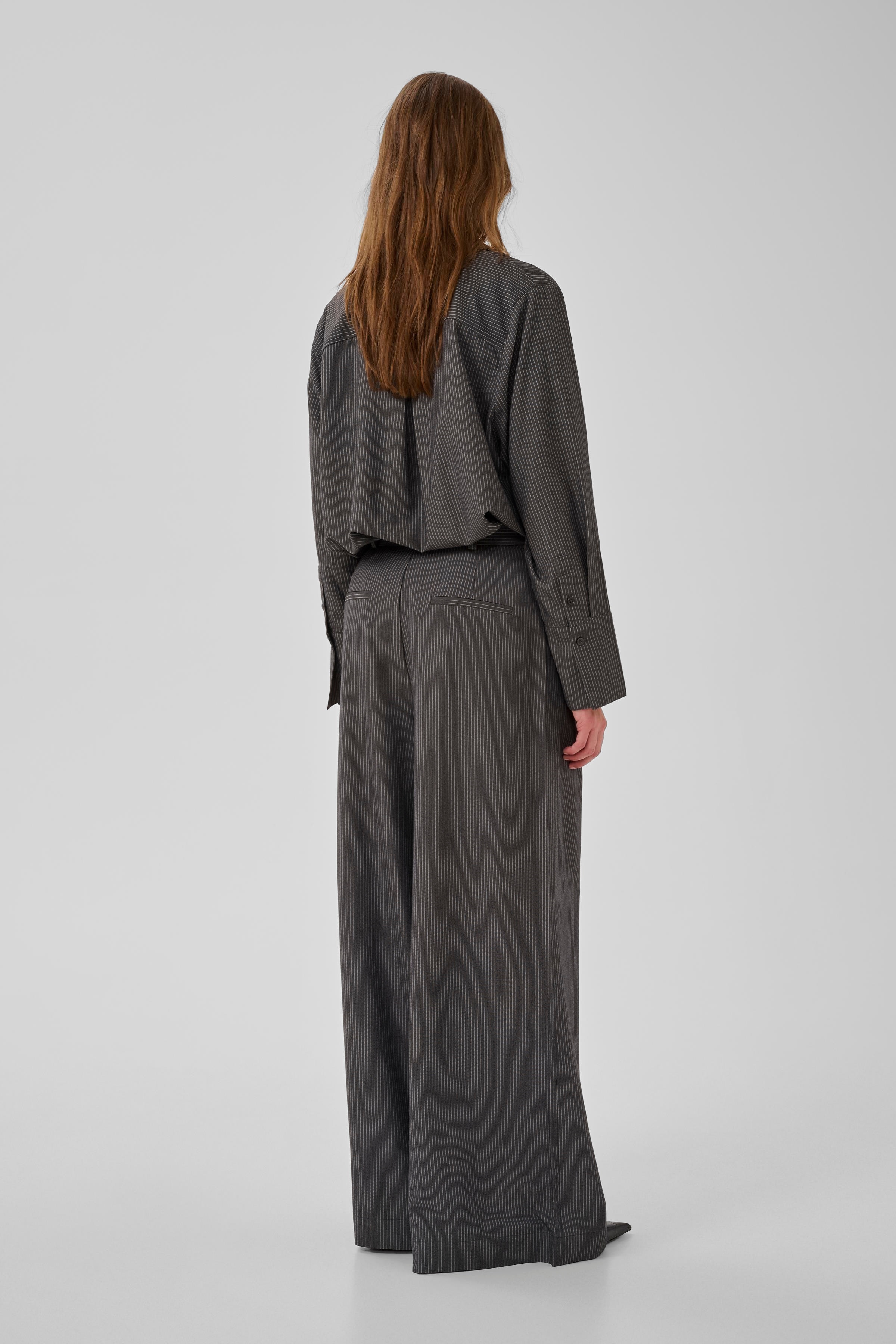 23 THE PINSTRIPED HIGH PANT LOOKBOOK BACK 10705632-109599