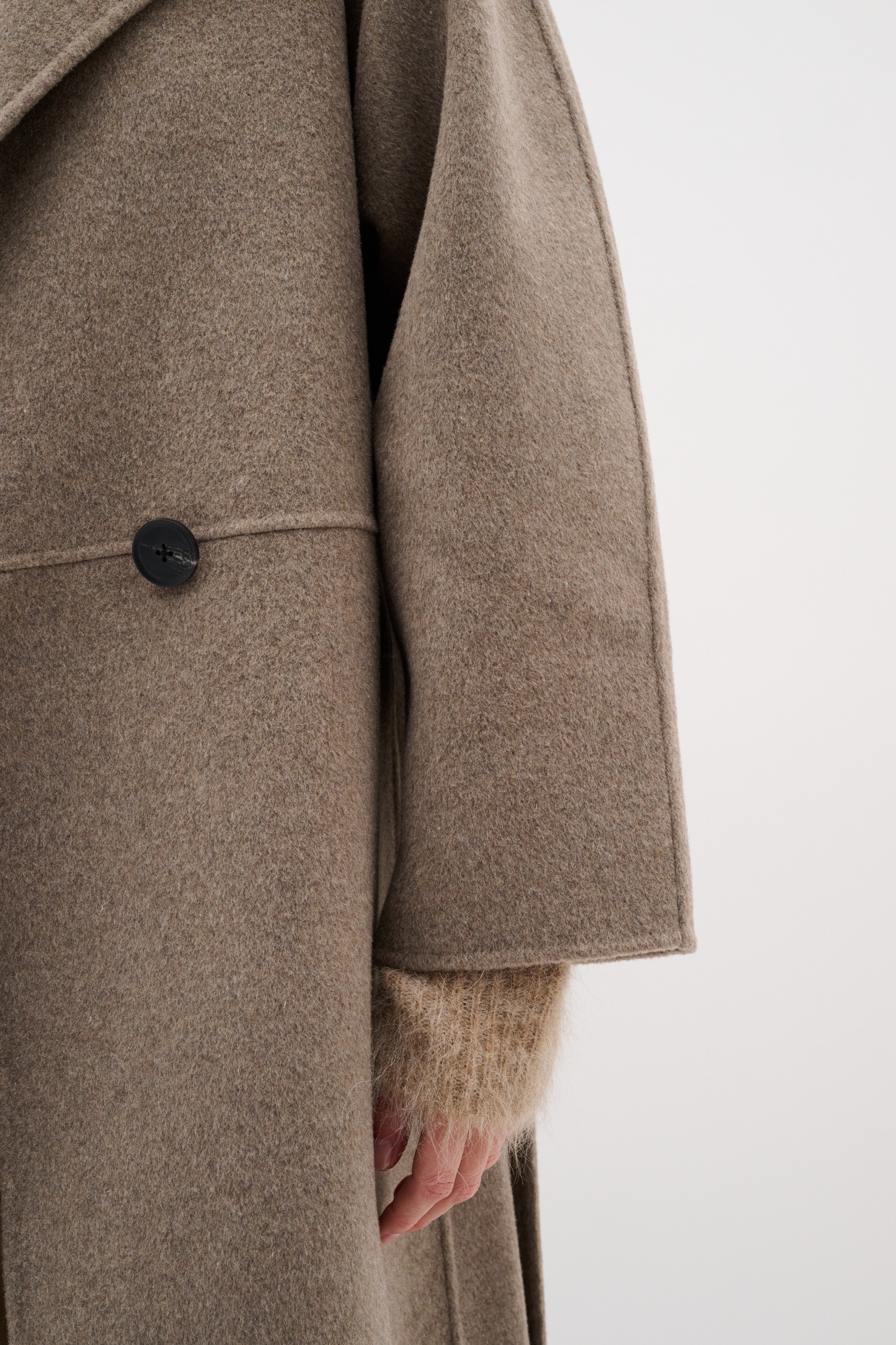 YillaIW Coat LOOKBOOK DETAIL 30110608-1813041