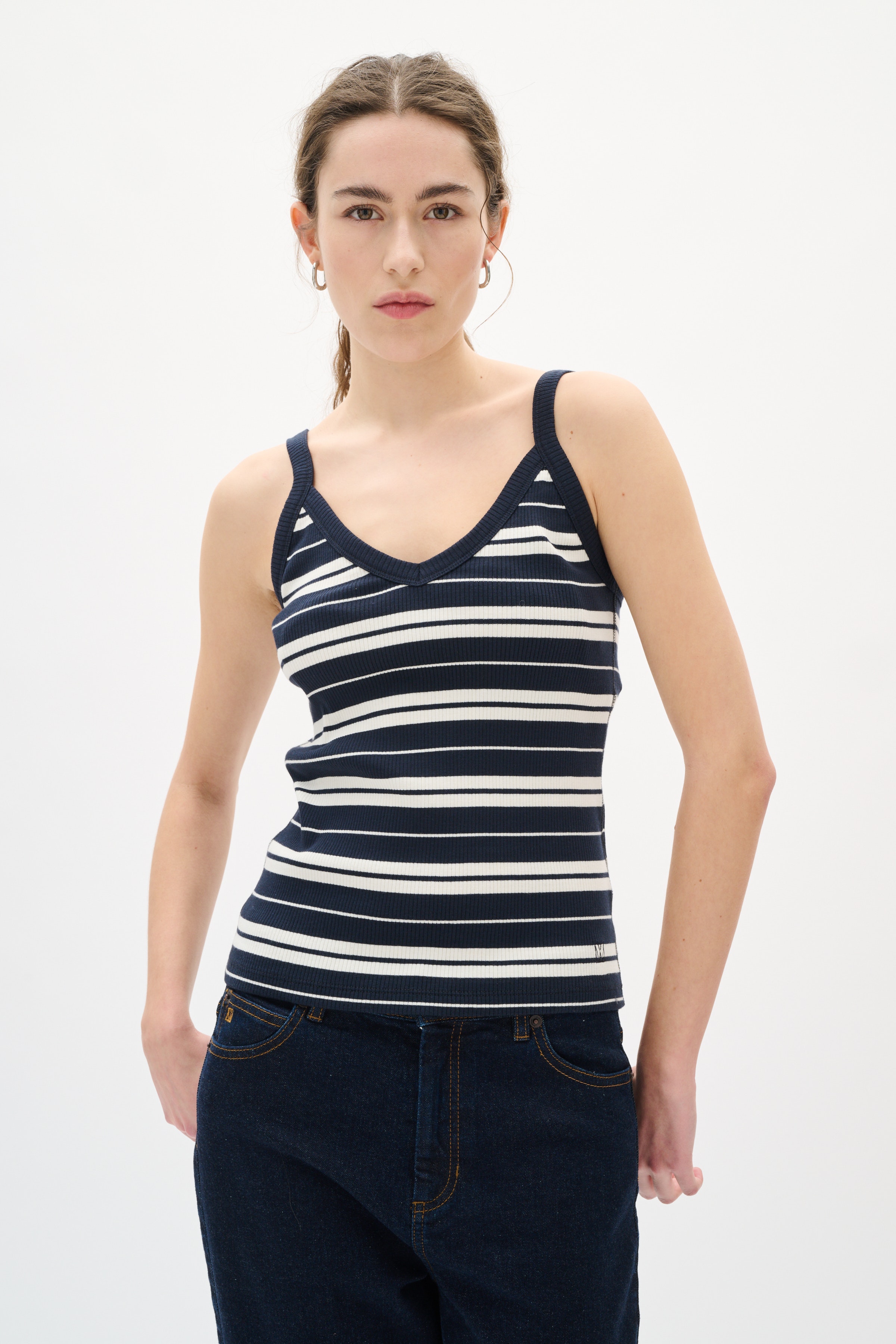 DagnaIW V-Top LOOKBOOK FRONT 30109585-303827