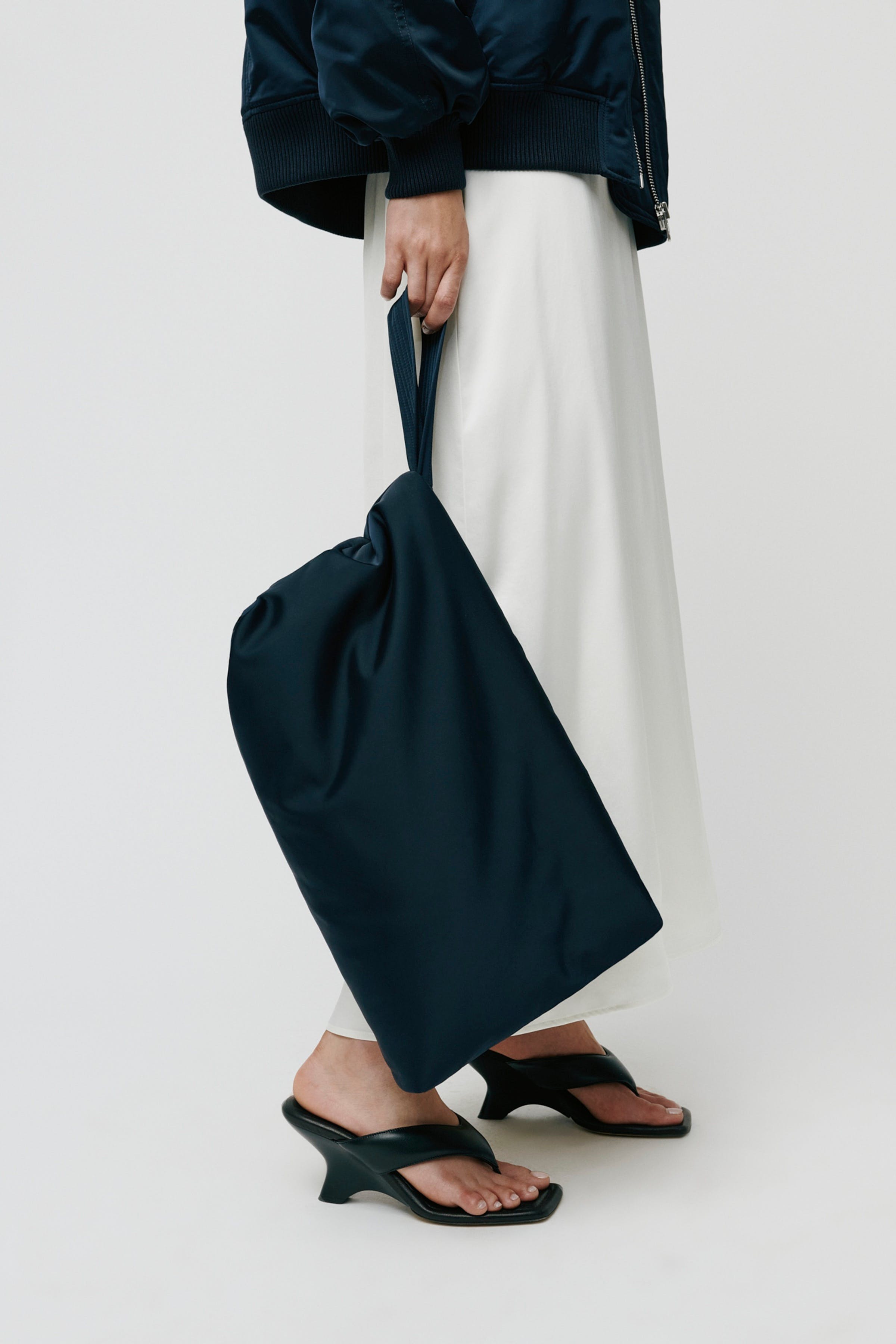 AMINA Bag LOOKBOOK FRONT 30600432-BL900