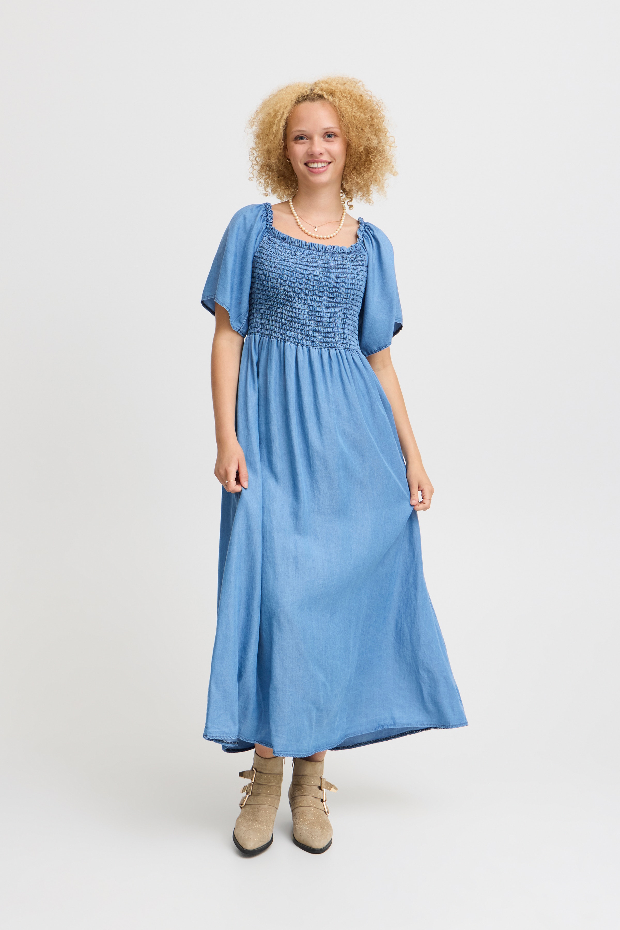 SBJARLINY Kjole LOOKBOOK FRONT 22100616-203403