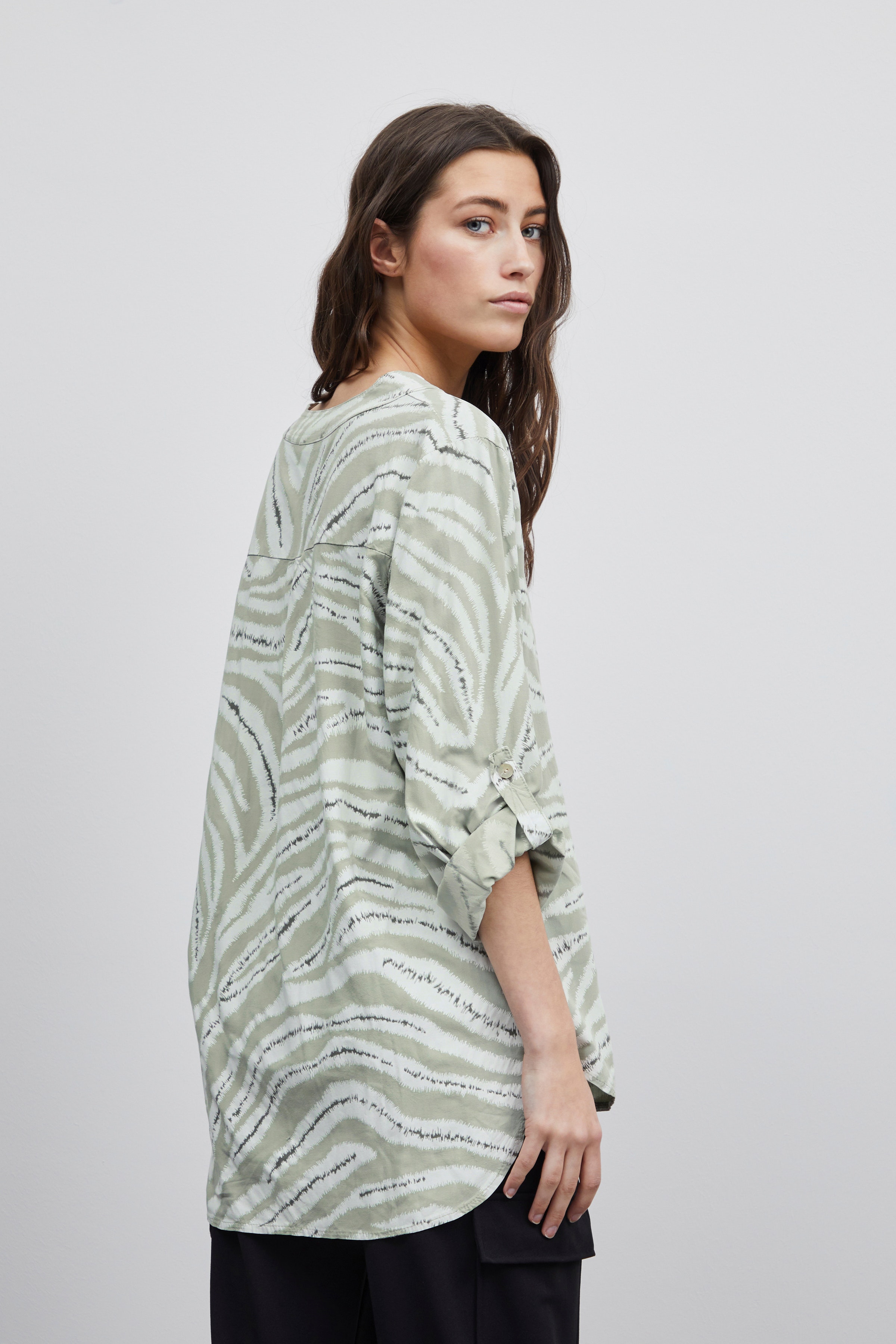 SBANIKKA Blus LOOKBOOK FRONT 22100138-176212