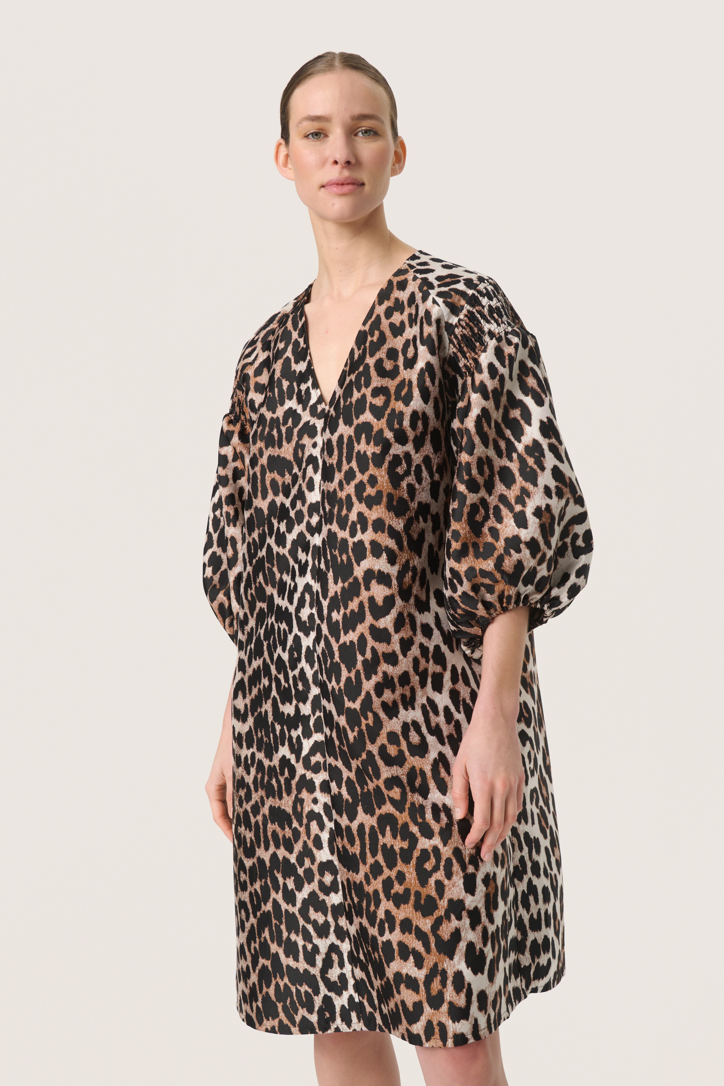 SLChiba leopard Kjole LOOKBOOK FRONT 30407550-303053