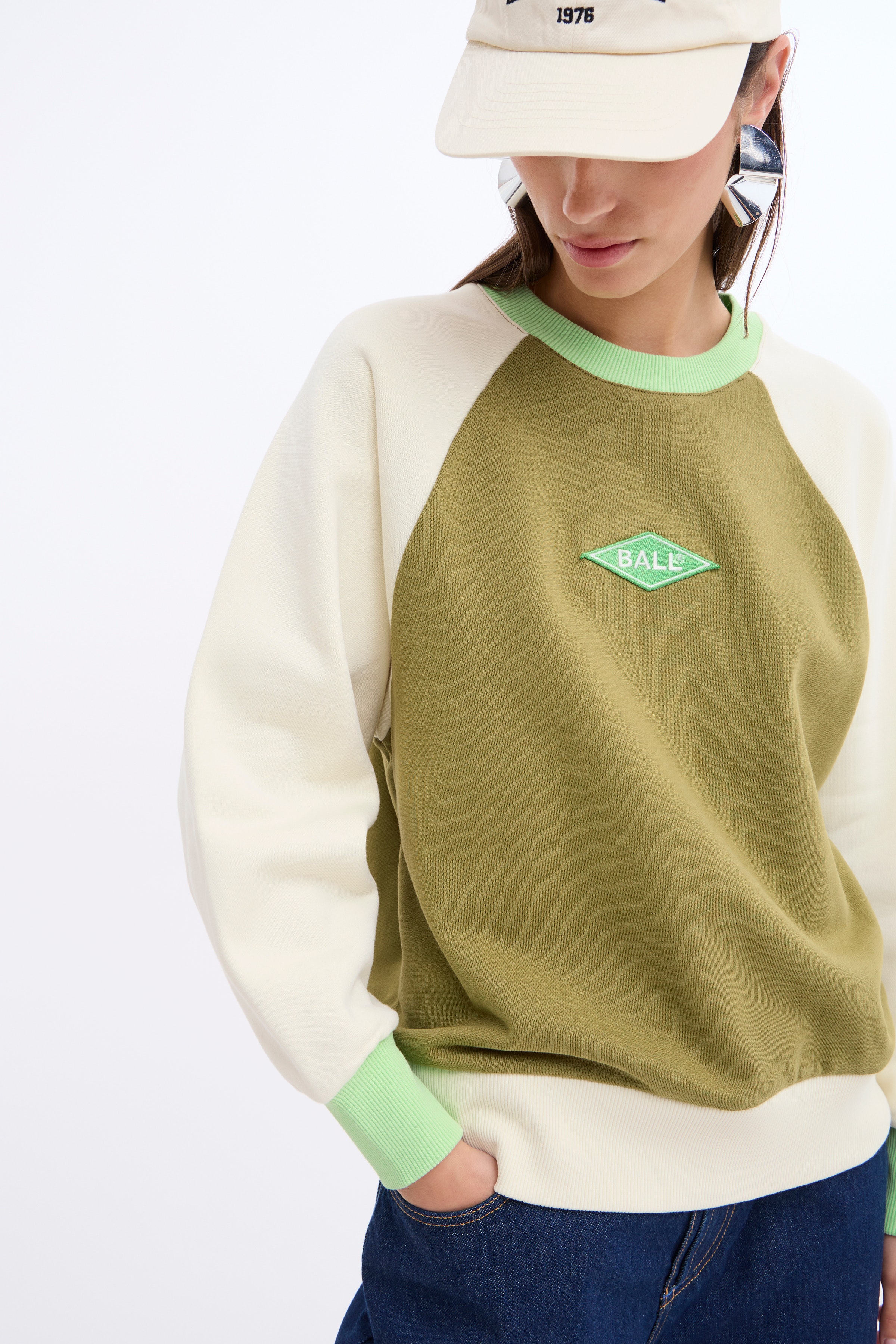 BALL RIMINI RAGLAN CREW NECK LOOKBOOK DETAIL 50405204-B1009