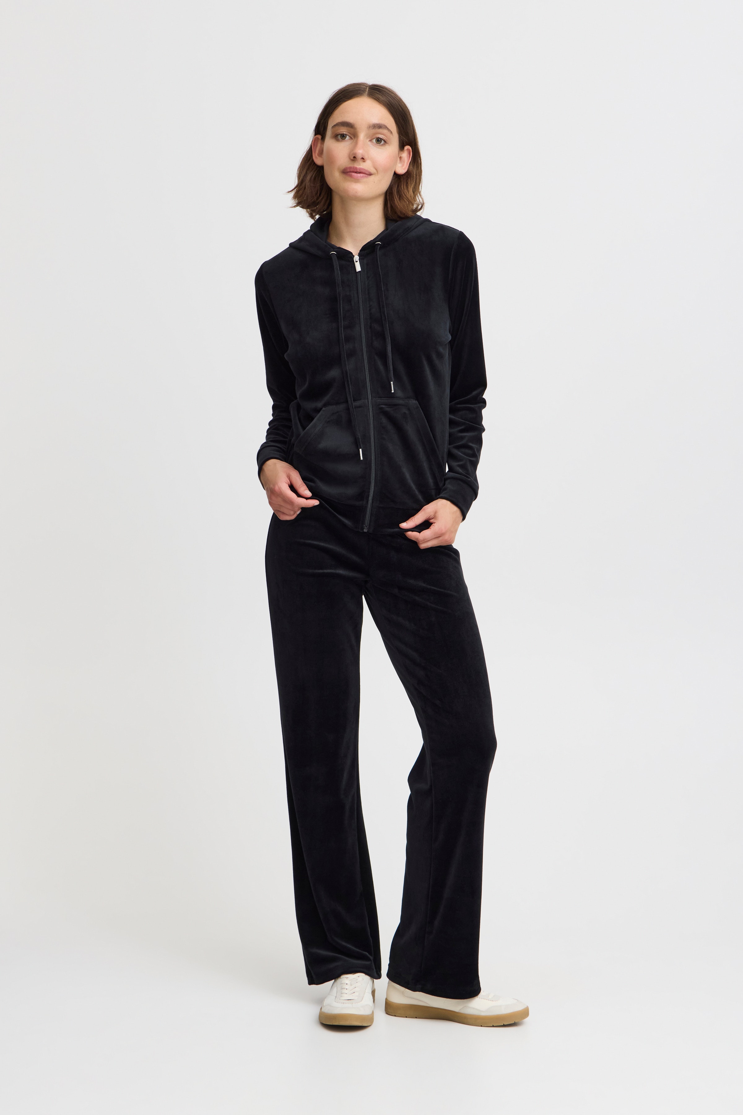 BYSTILLA Veloursett LOOKBOOK FRONT 20816019-200451