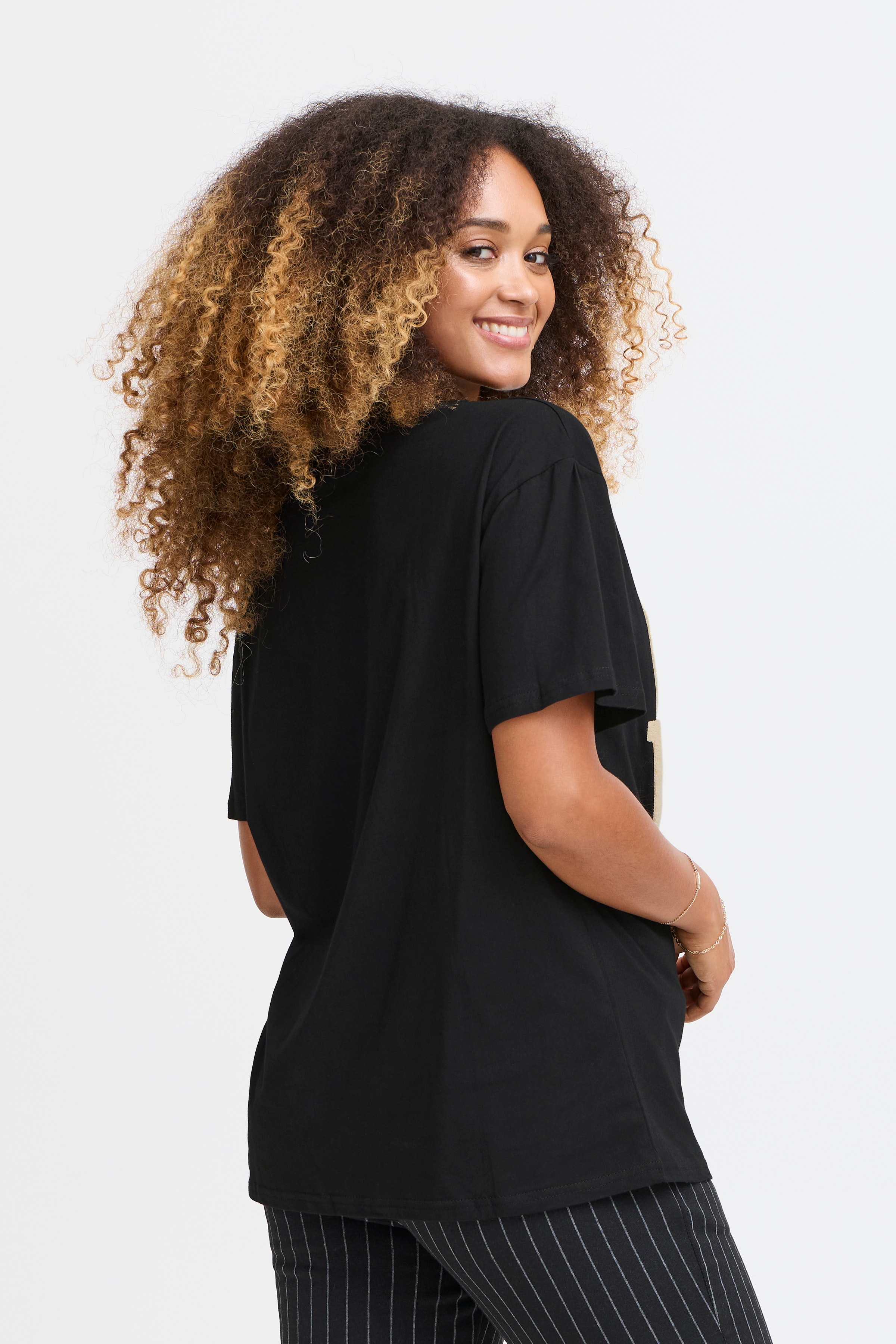 SBBIA Bluse LOOKBOOK BACK 22100823-190303