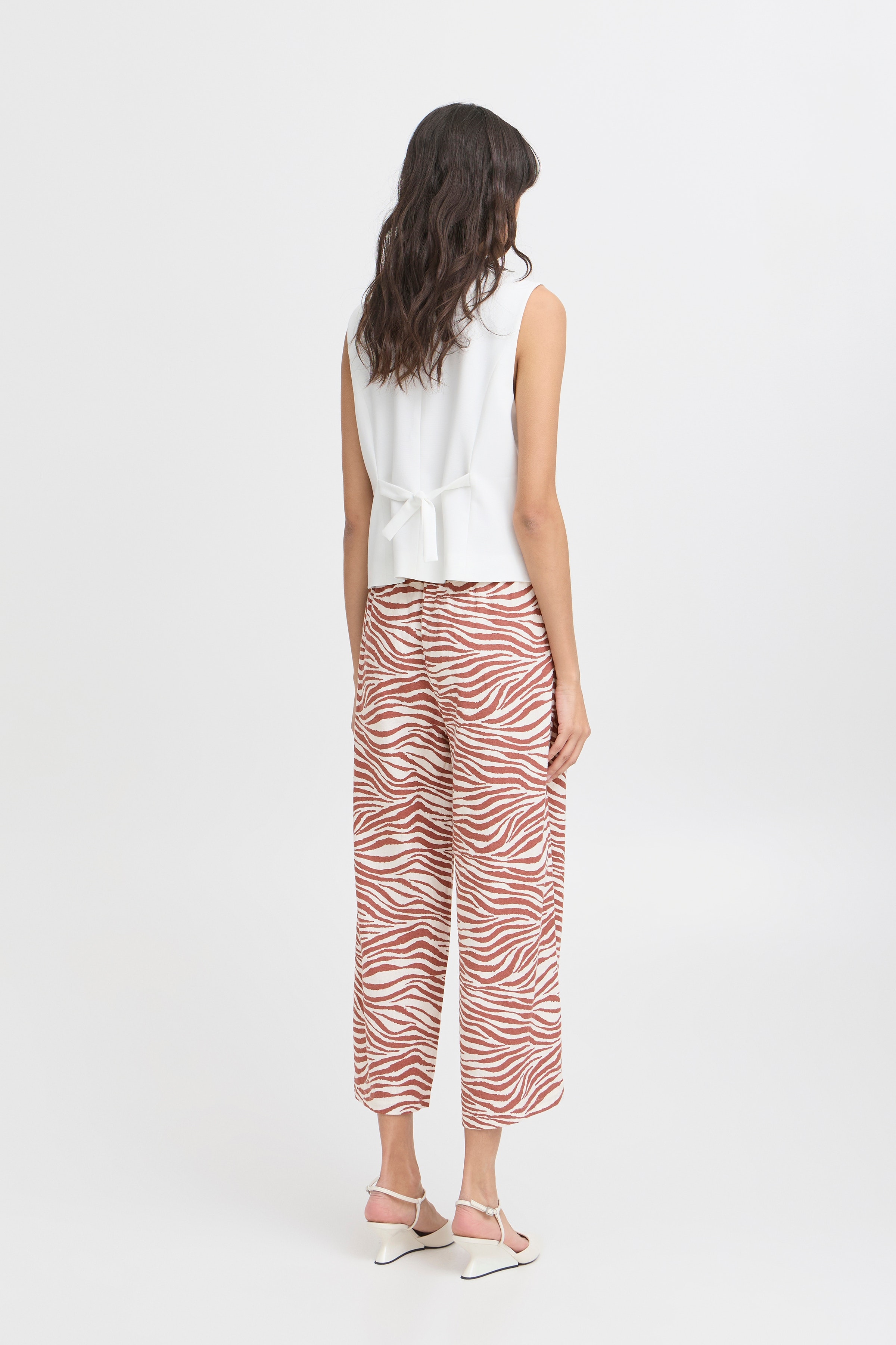 BYFALAKKA Hose LOOKBOOK BACK 20813083-204541