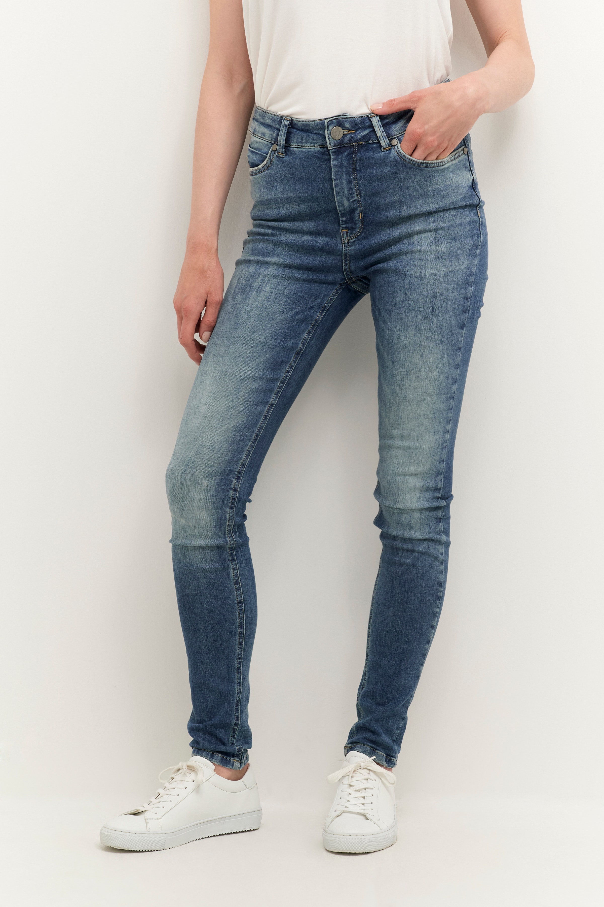 CUcorina Jeans LOOKBOOK FRONT 50108462-500028