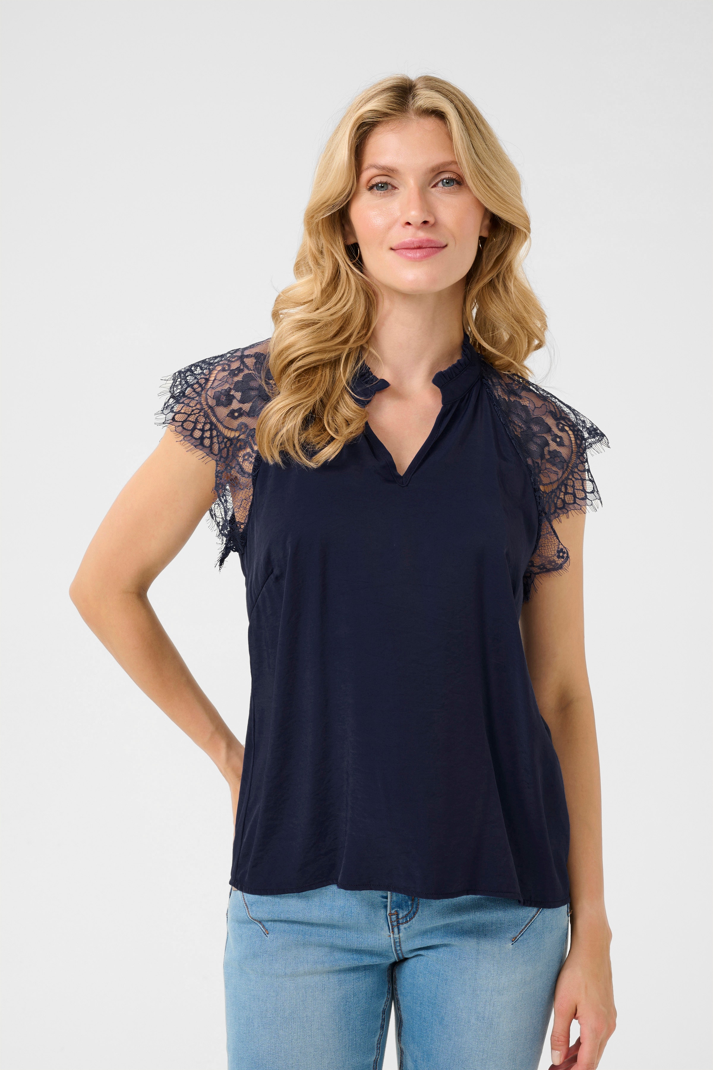 CRNola Bluse LOOKBOOK FRONT 10611693-193937