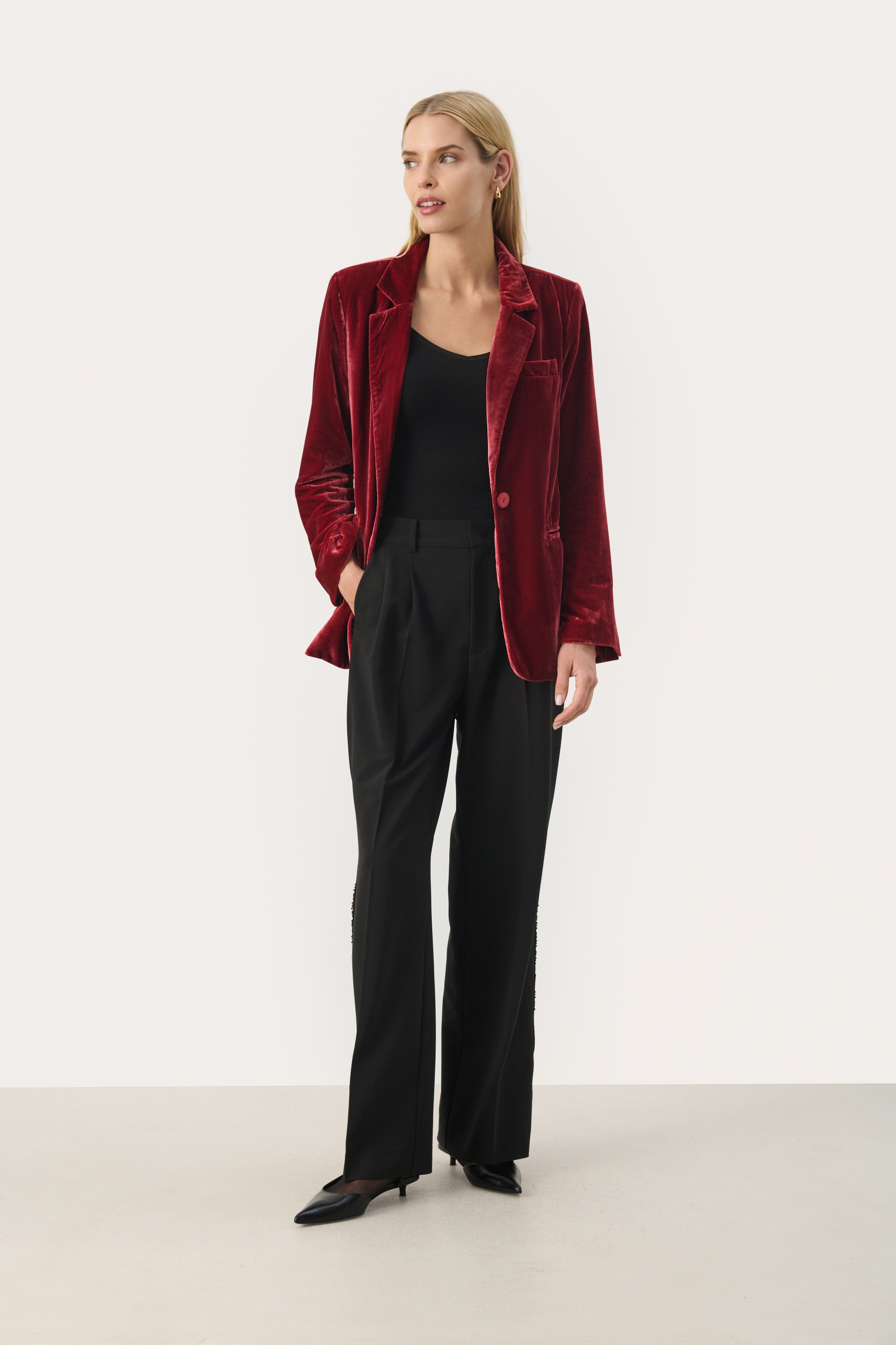 LorettaPW Velvet Blazer LOCATION NONE 30308865-191653