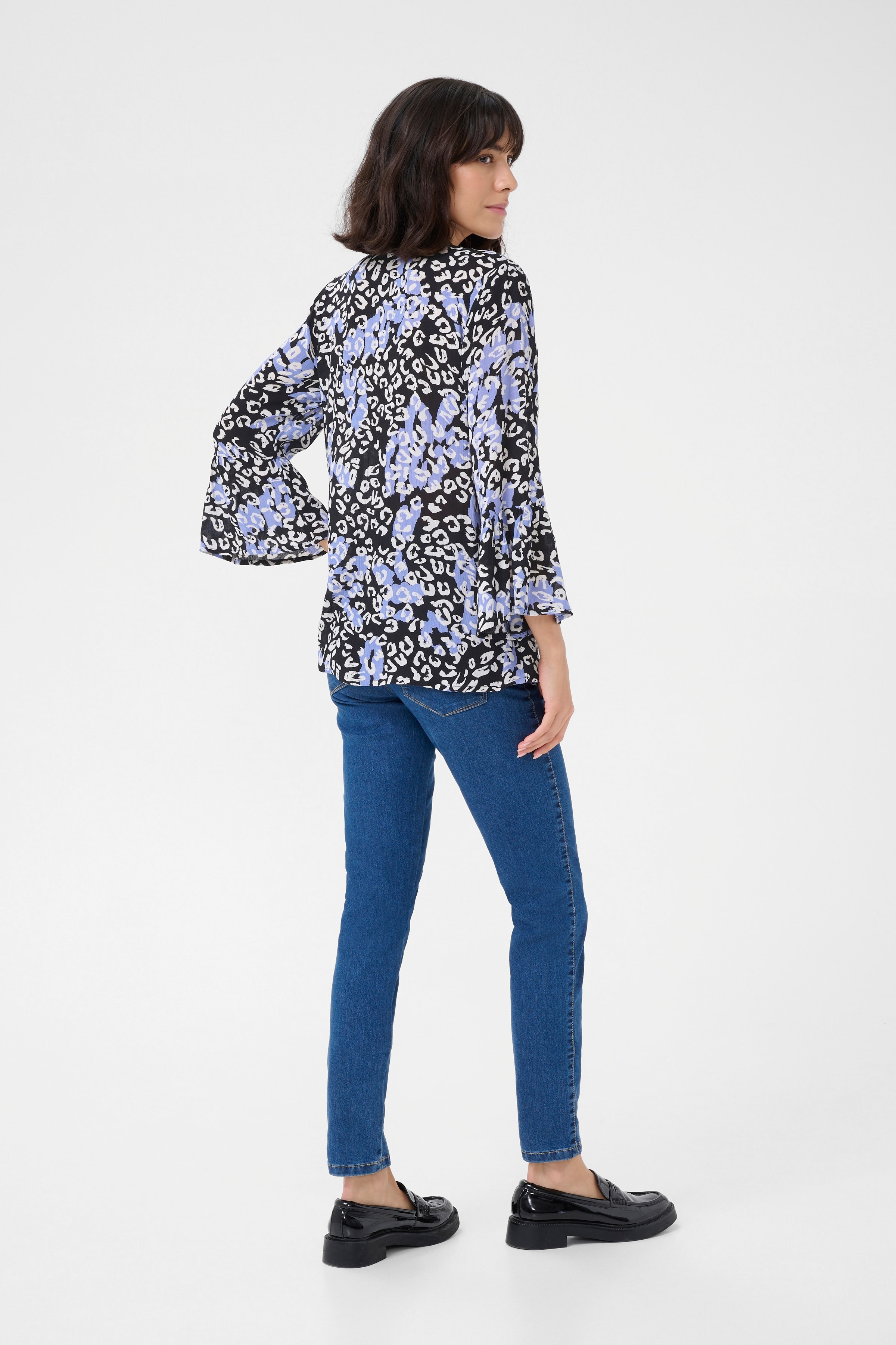 KAlea Blouse LOOKBOOK BACK 10510211-107830