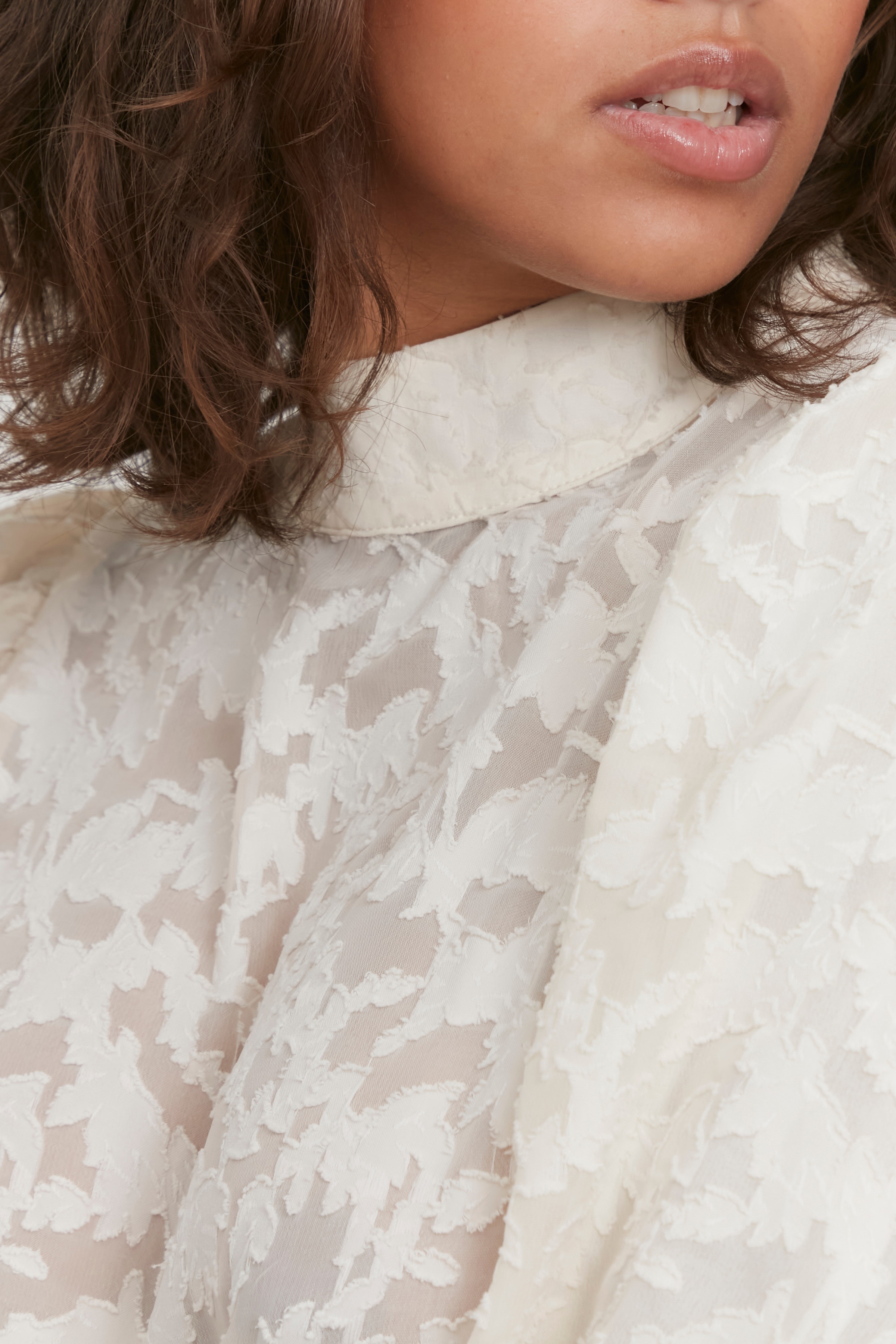 Blouse with short sleeve LOOKBOOK DETAIL 50206618-110110