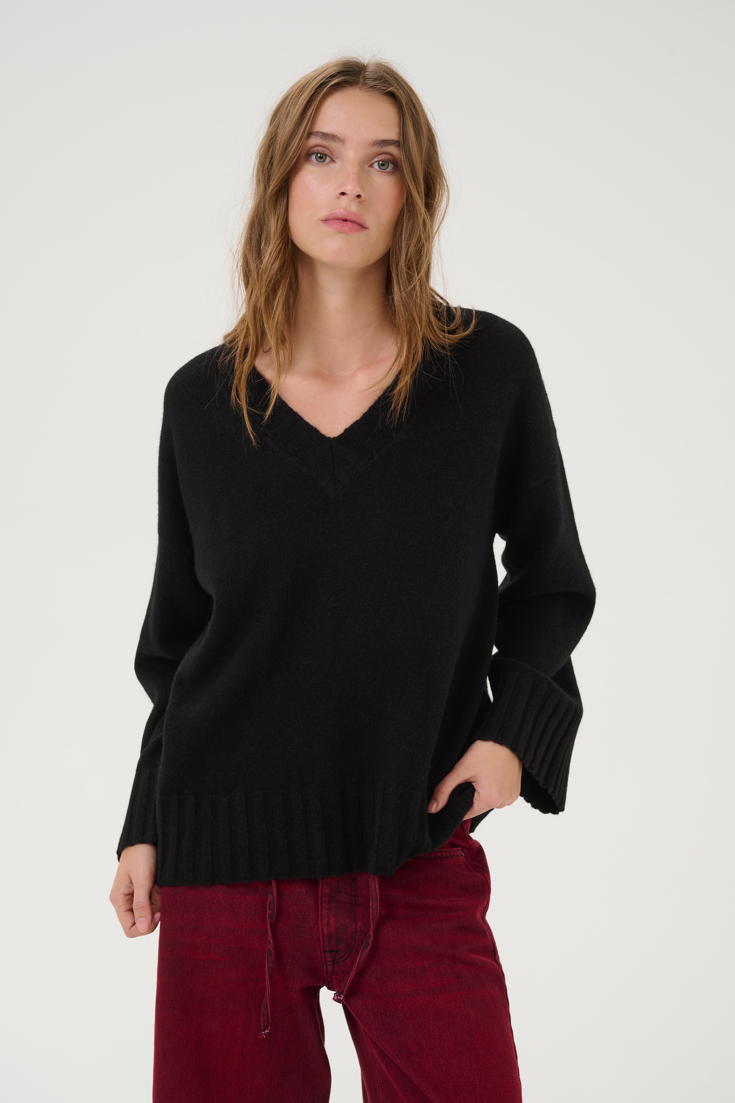 HuxiMW wool and kashmir v-neck pullover LOOKBOOK FRONT 10704959-100031