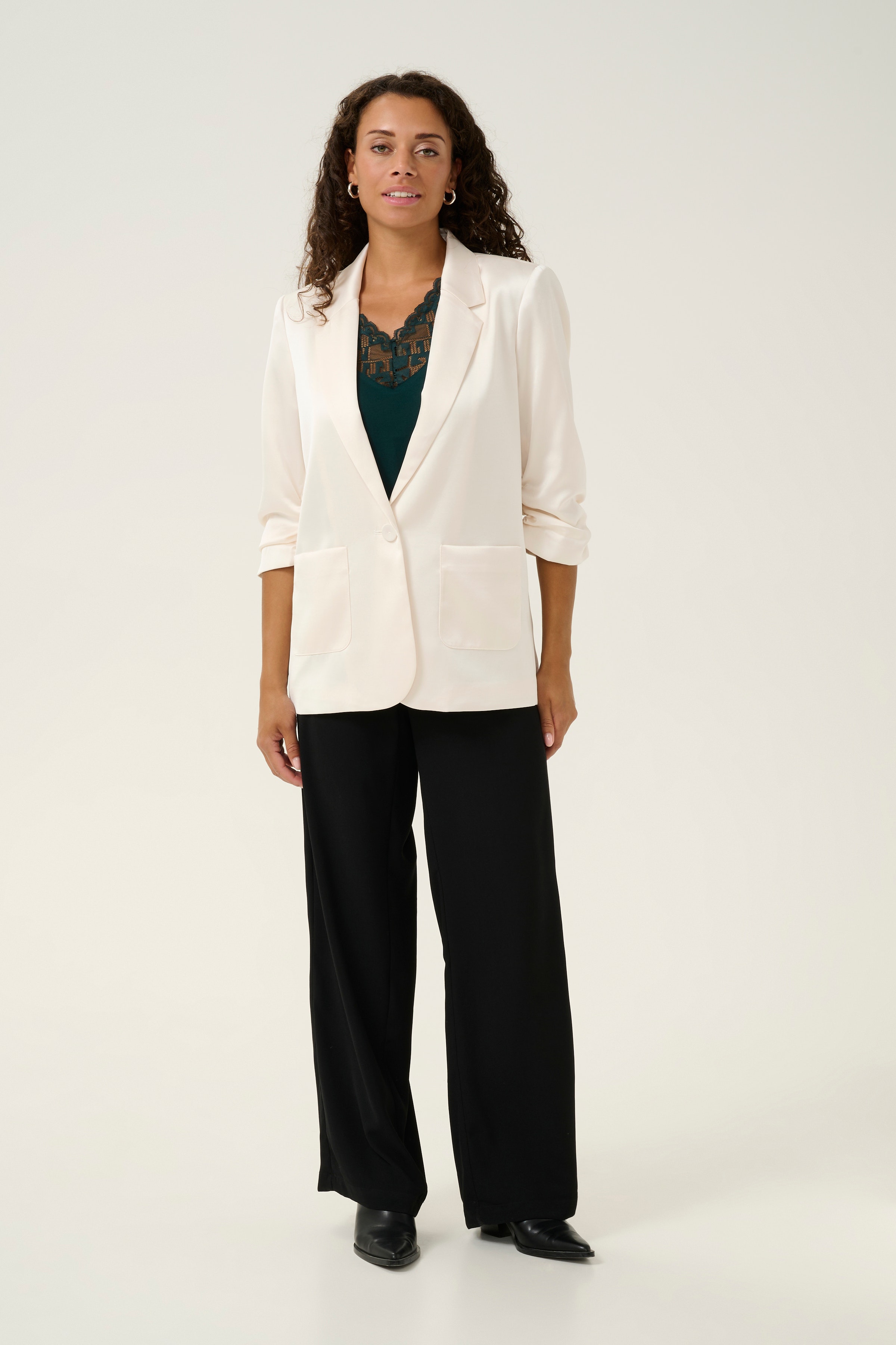 CRCocamia Blazer LOOKBOOK FRONT 10612011-120601