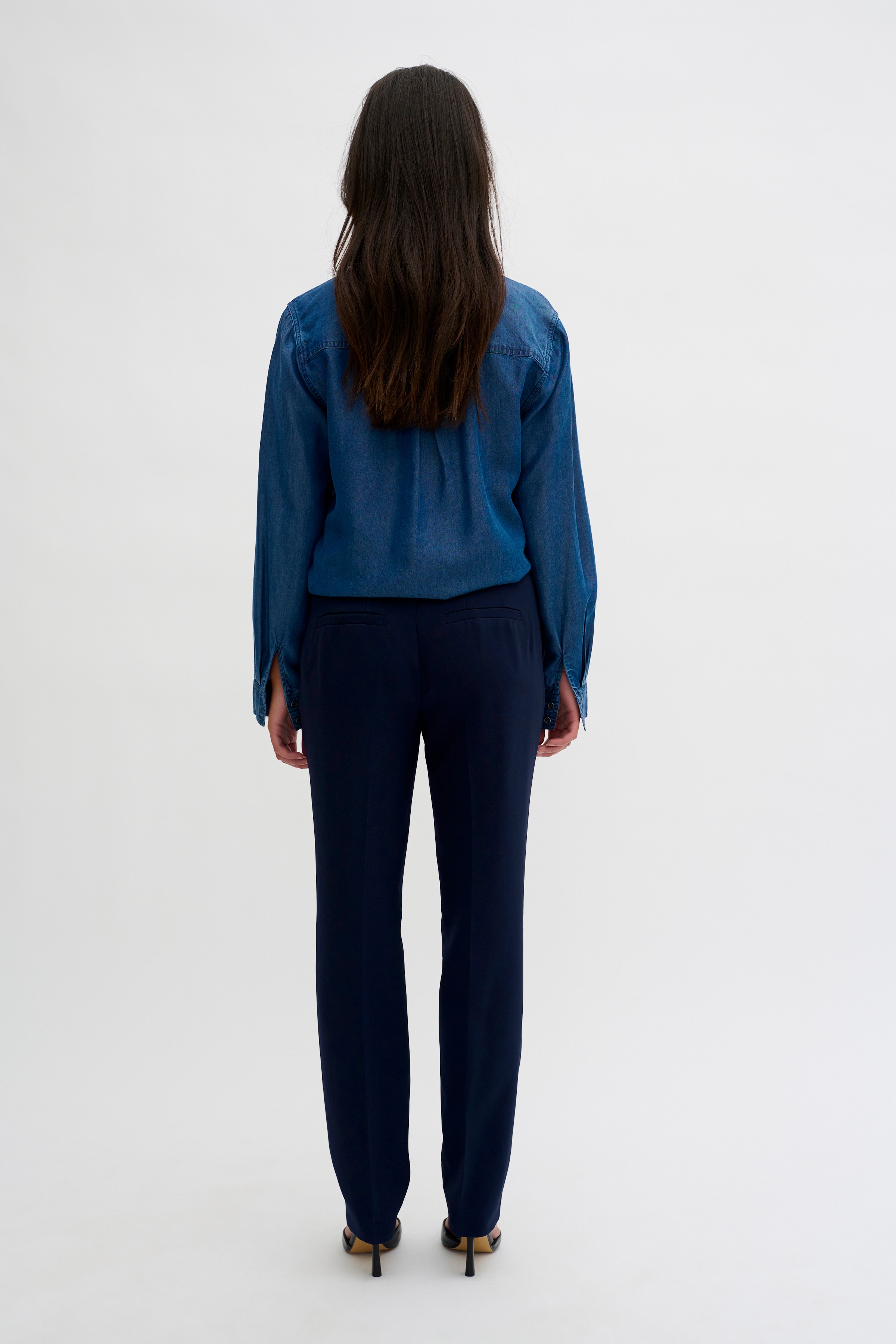 26 THE TAILORED STRAIGHT PANT LOOKBOOK BACK 10704221-193812