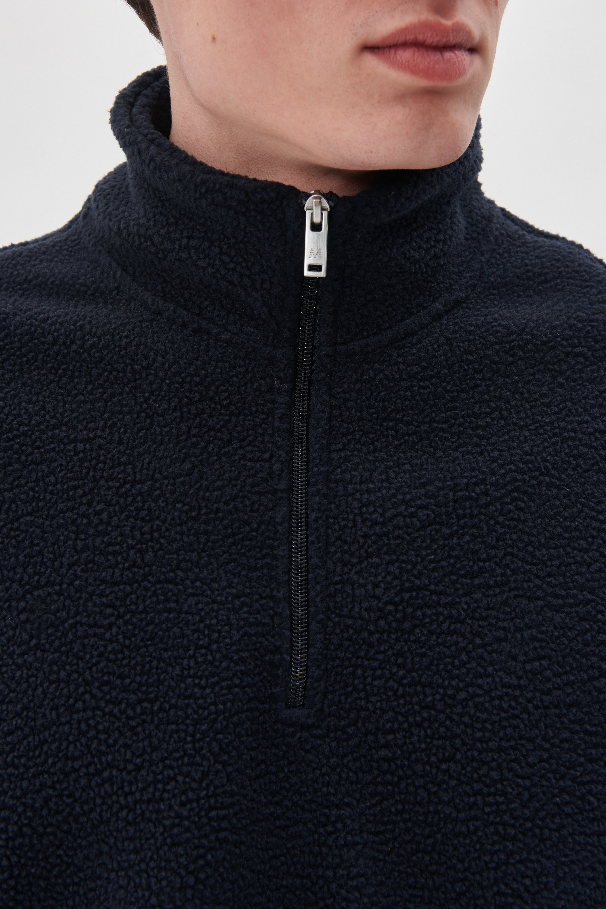 MAkade Fleece Pullover LOOKBOOK DETAIL 30207624-194011